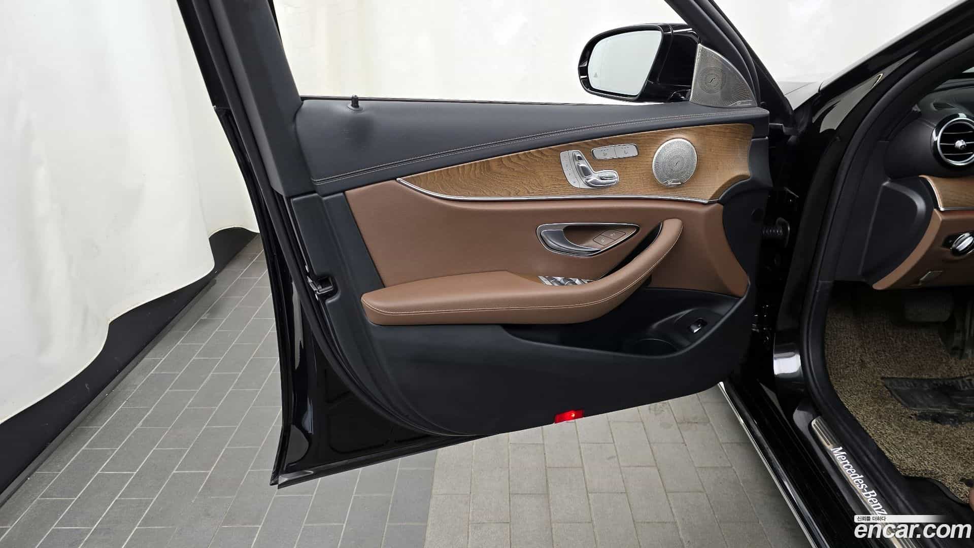 E-Class Mercedes-Benz 2022.11-INNER-034