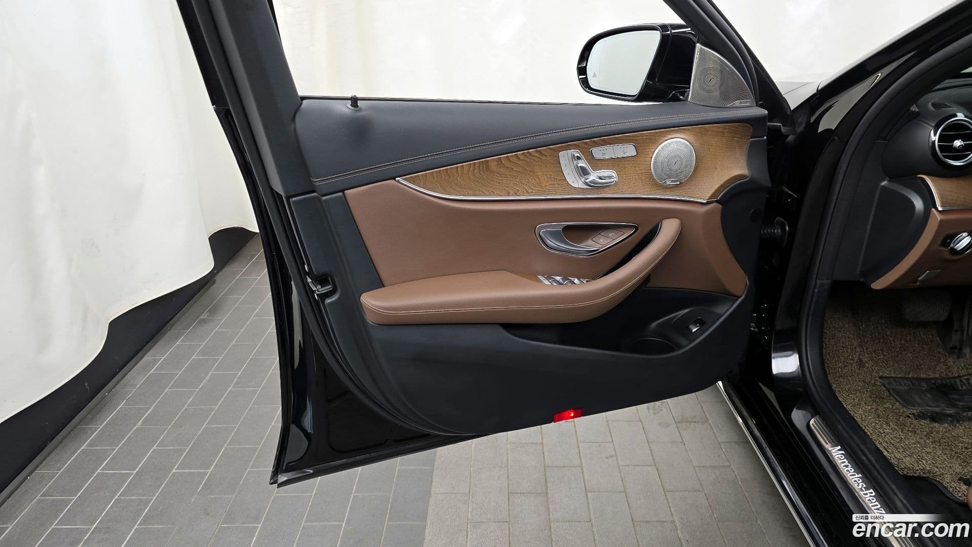 Main__Slider__Photo:E-Class Mercedes-Benz 2022.11-23