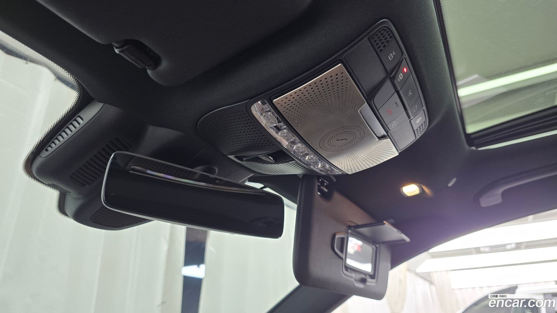 Main__Slider__Photo:E-Class Mercedes-Benz 2022.11-31