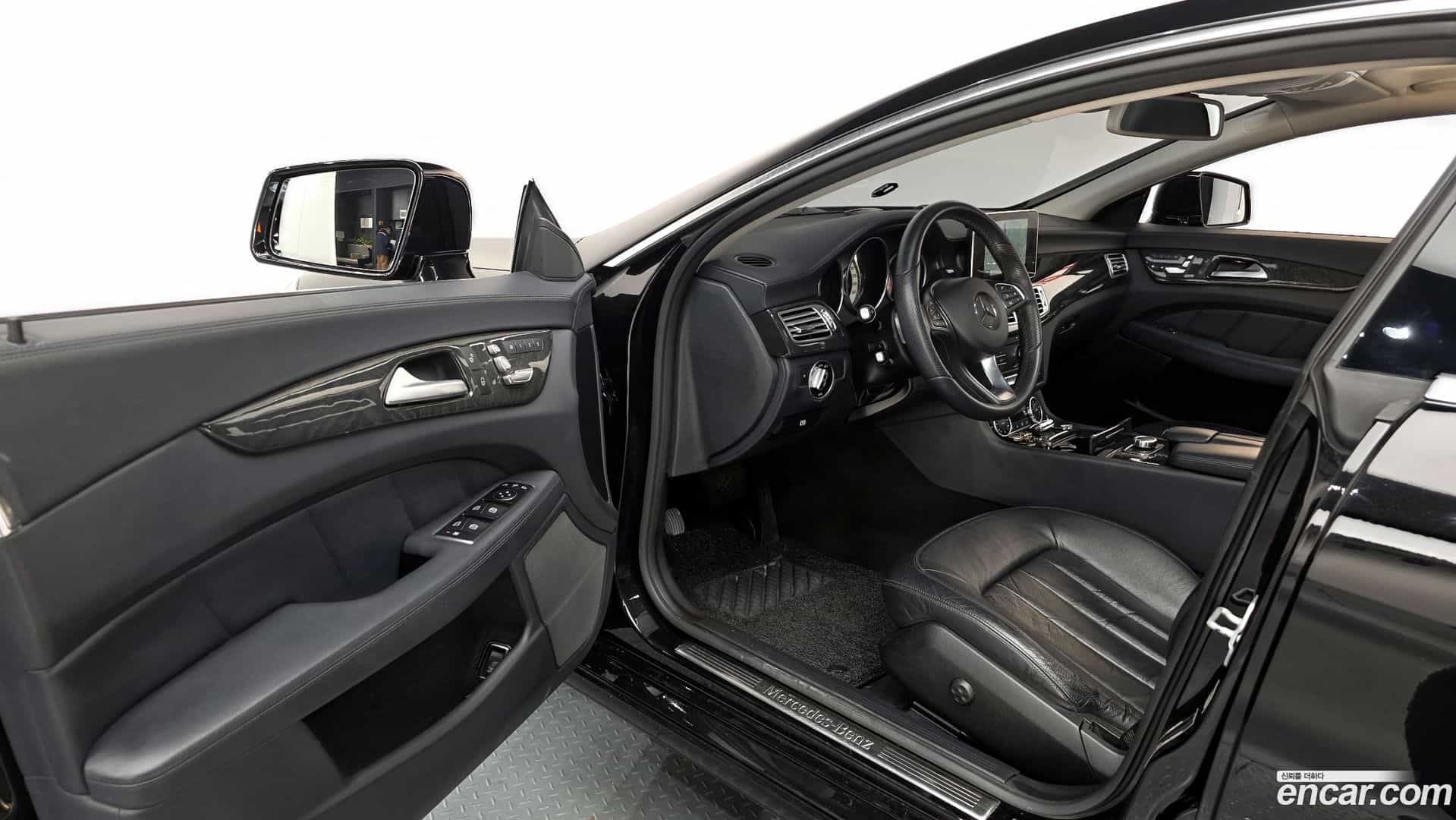 CLS-Class Mercedes-Benz 2017.4-INNER-010