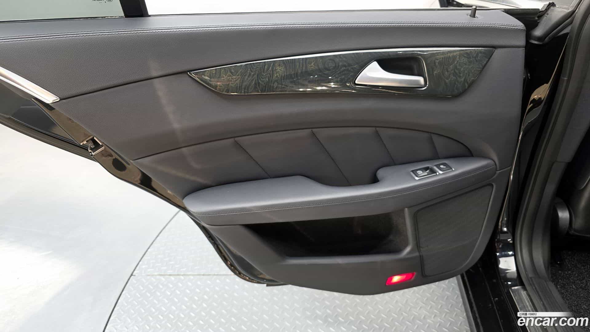 CLS-Class Mercedes-Benz 2017.4-INNER-035