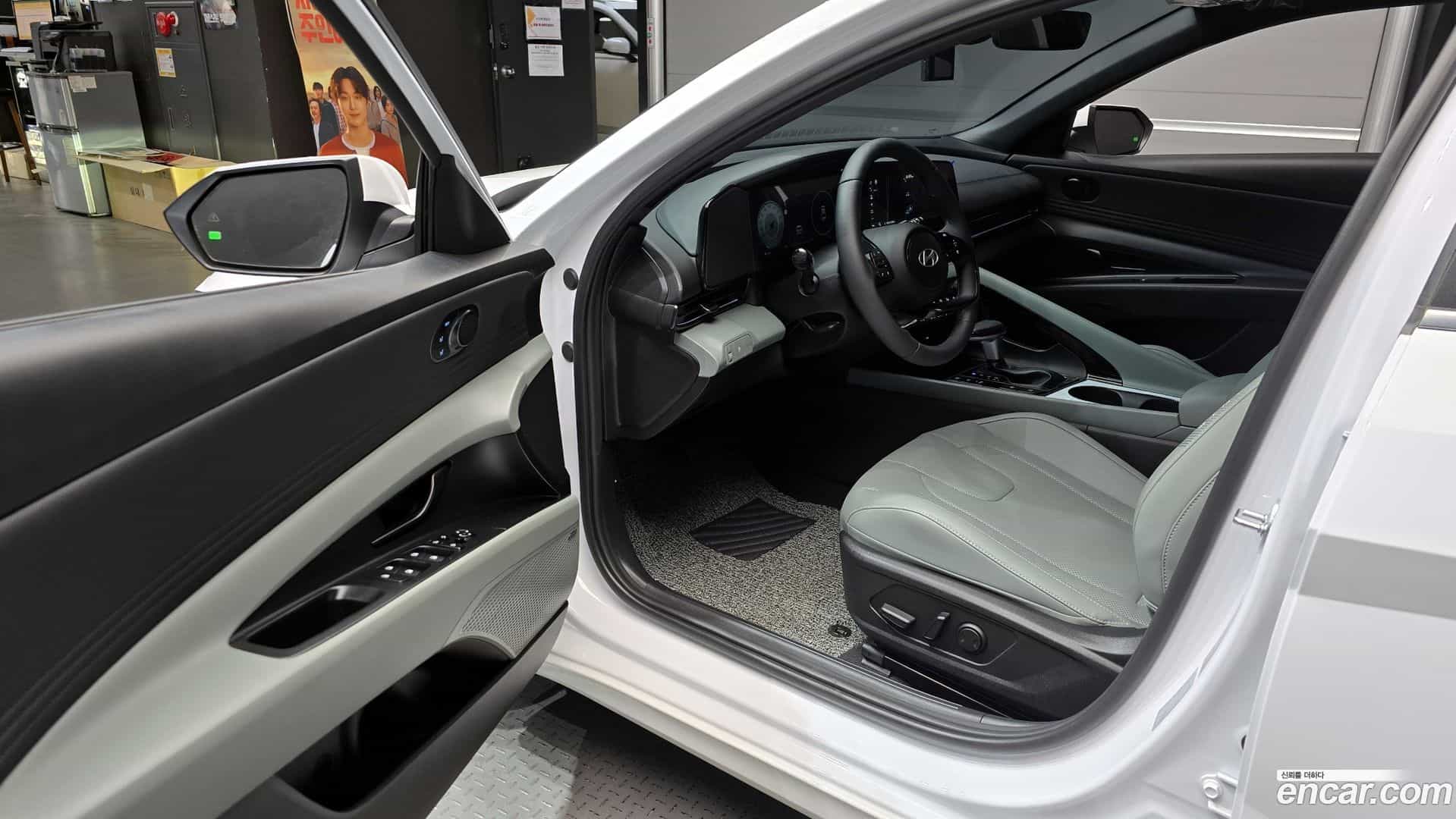 AVANTE Hyundai 2025.7-OPTION-015