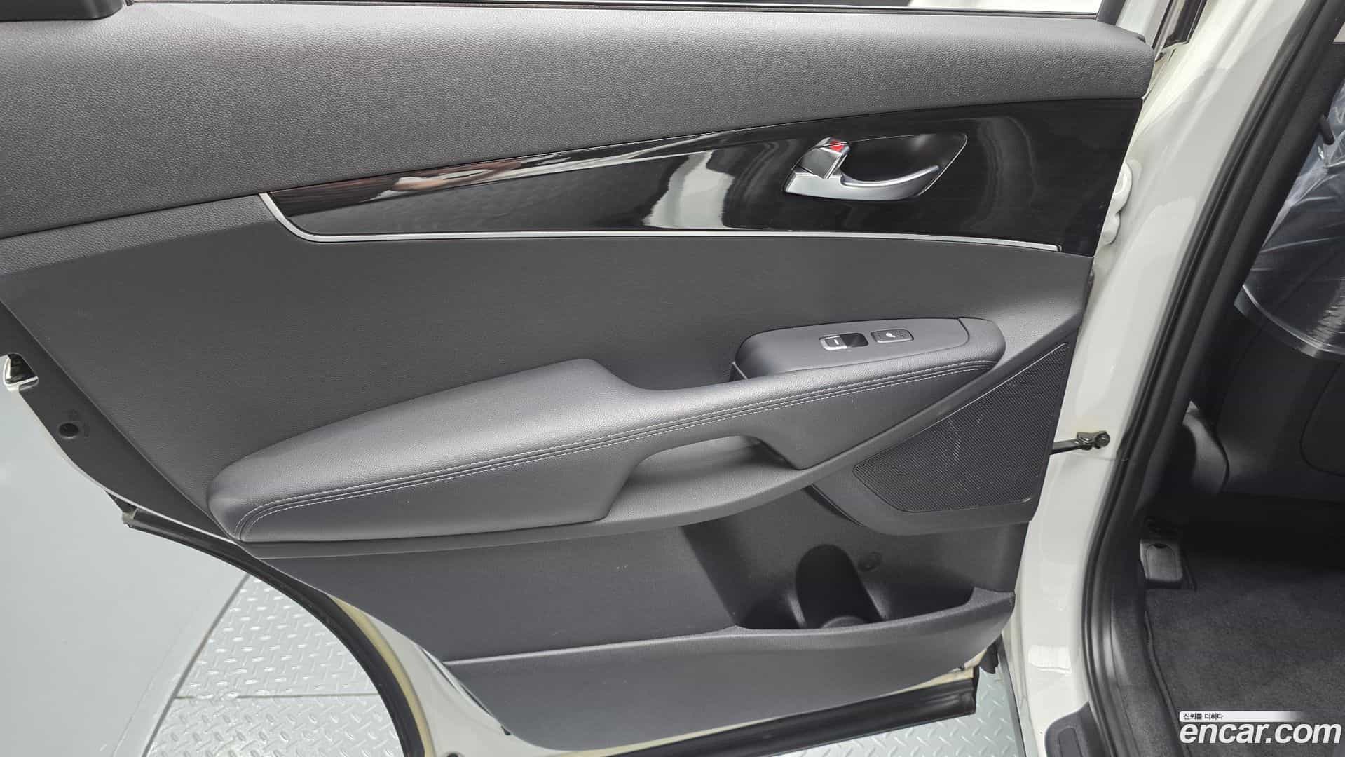 Sorento Kia 2017.6-INNER-035