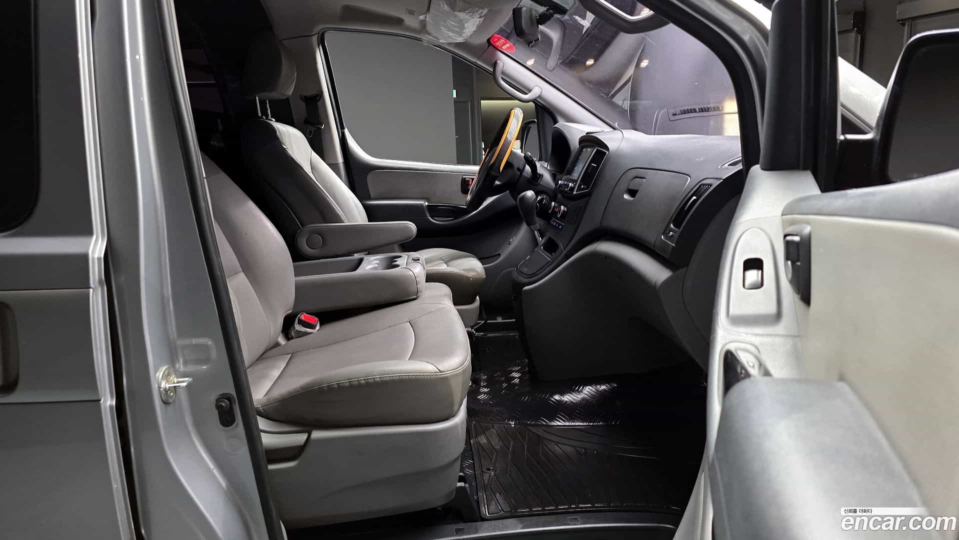 Starex Hyundai 2018.9-OPTION-015