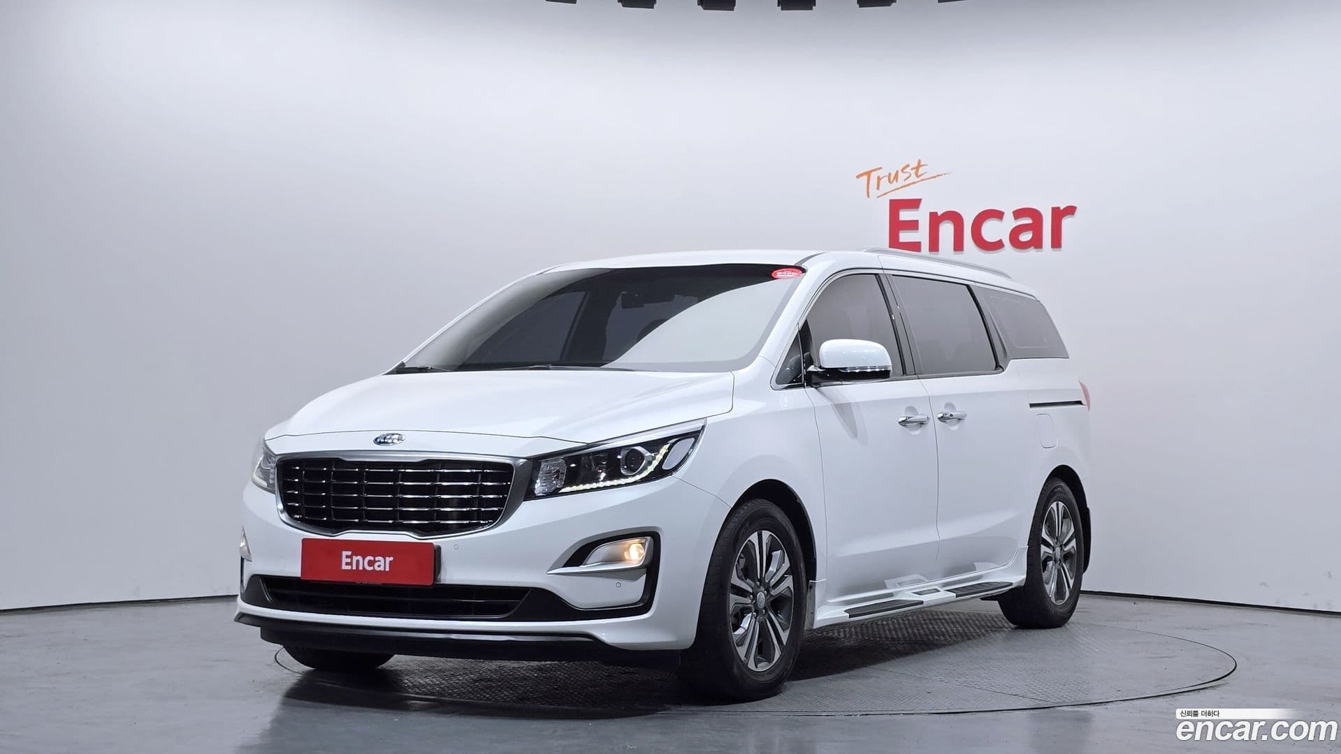 Main__Slider__Photo:Canival Kia 2019.9-0