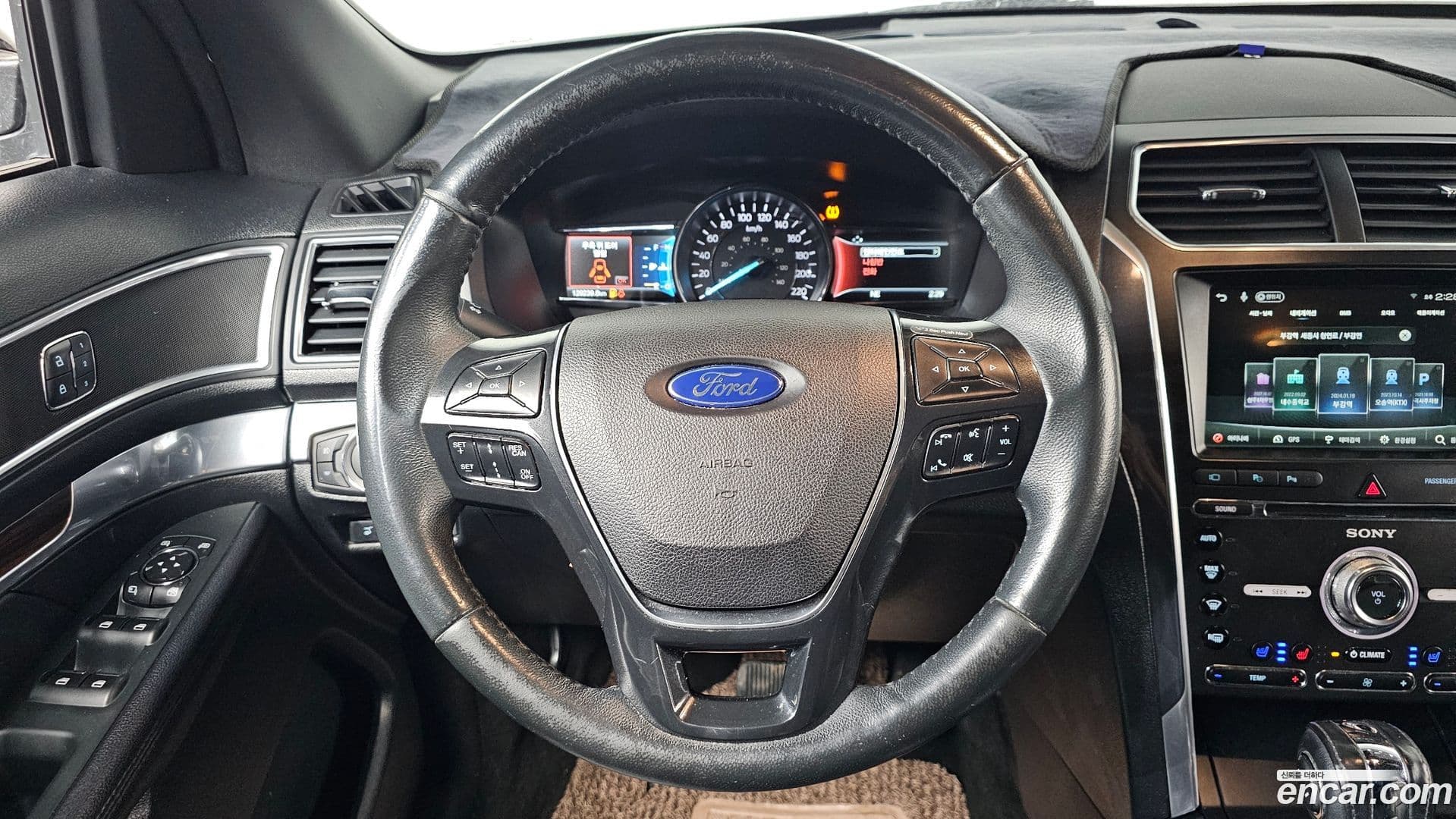 Main__Slider__Photo:Explorer Ford 2018.3-11