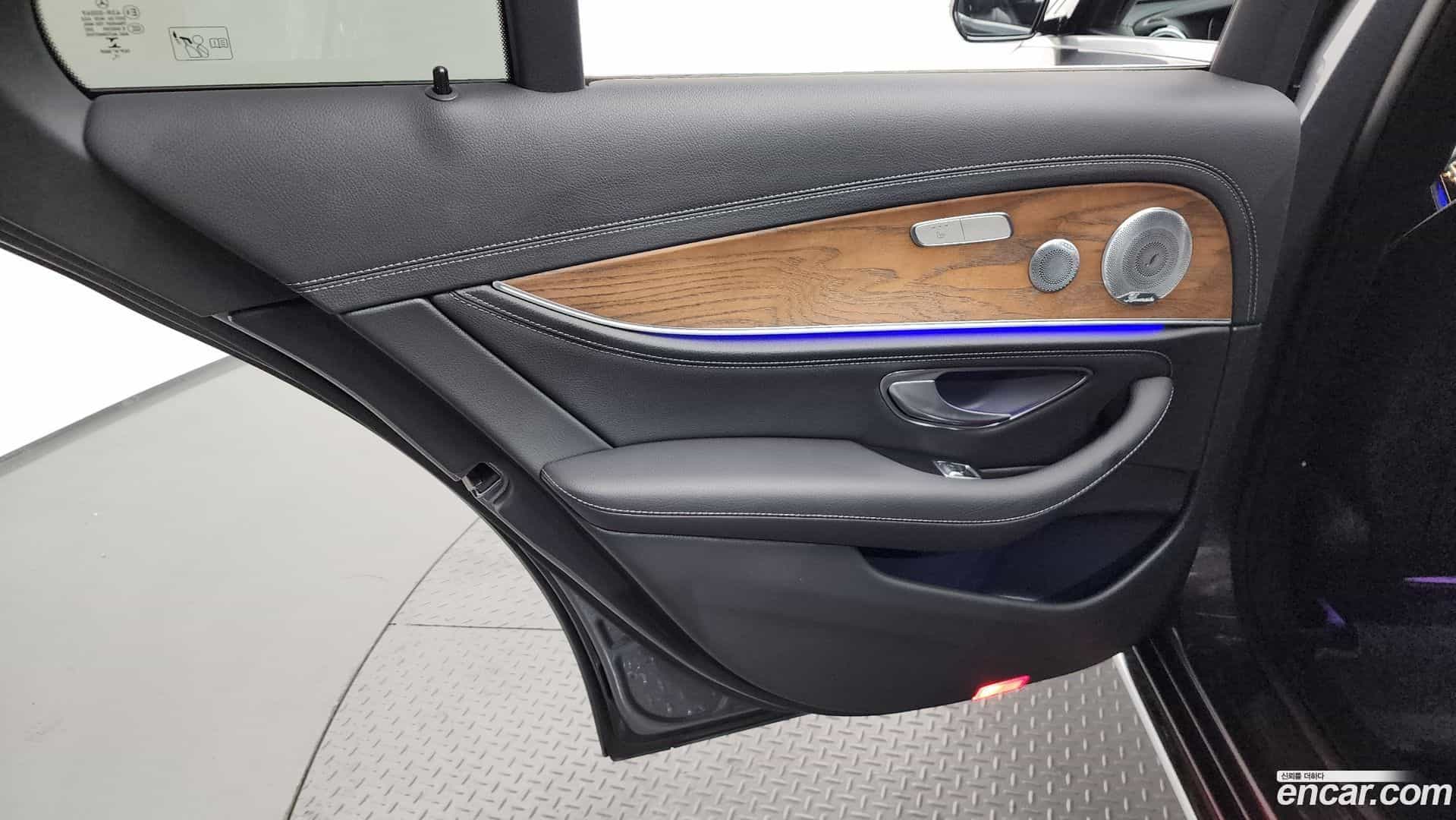 E-Class Mercedes-Benz 2020.5-INNER-035