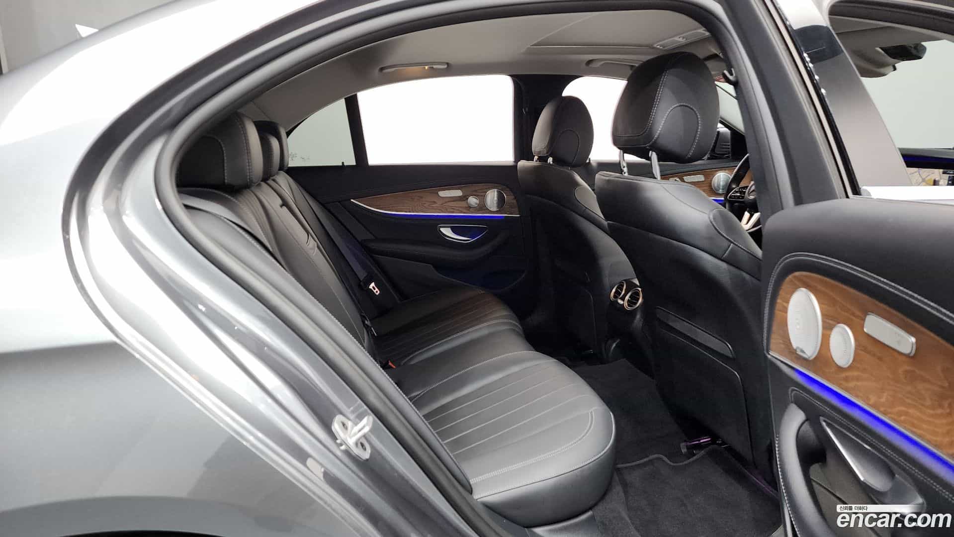 E-Class Mercedes-Benz 2020.5-INNER-036