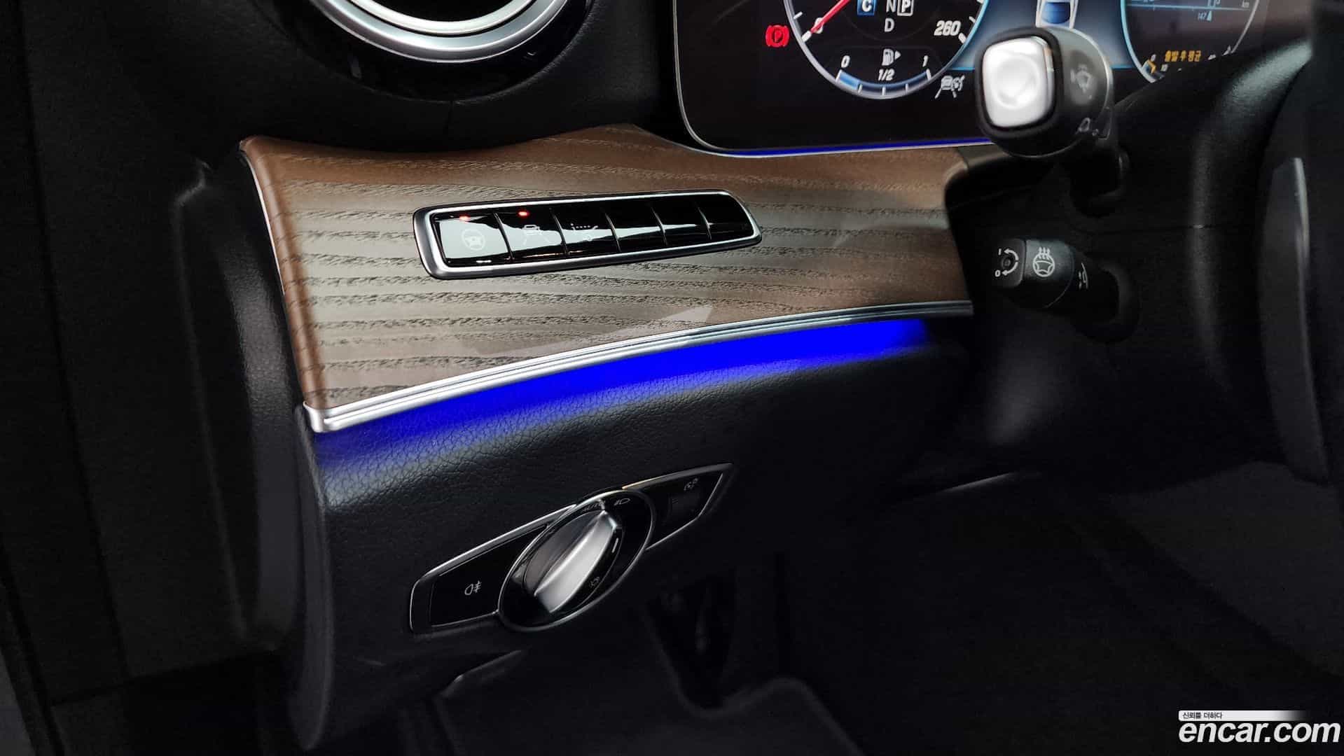 E-Class Mercedes-Benz 2020.5-OPTION-042