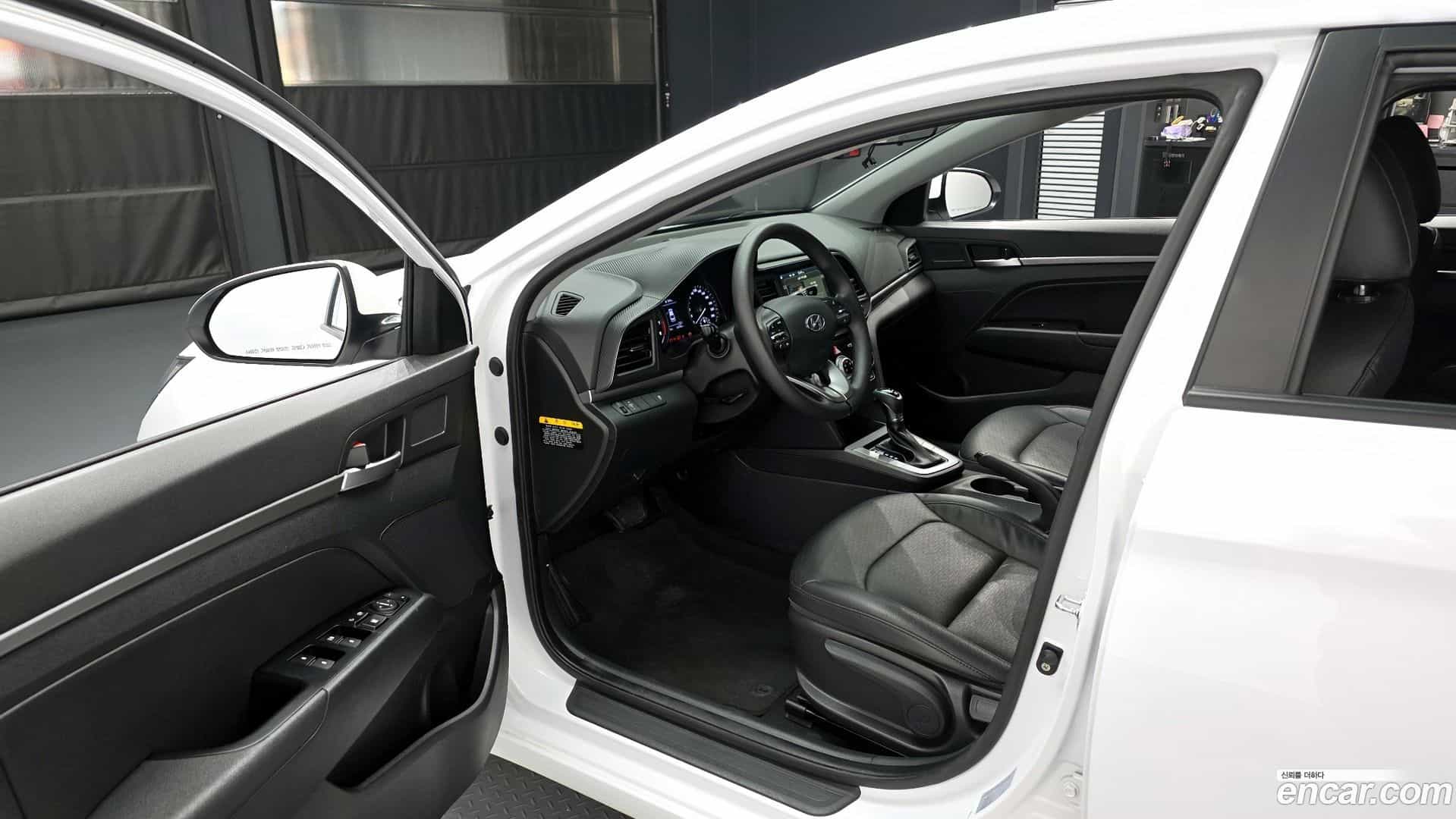 AVANTE Hyundai 2019.1-INNER-010
