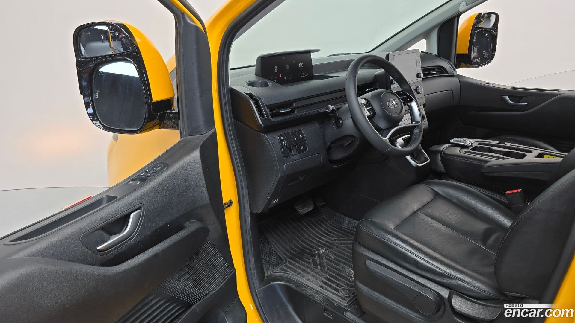 Main__Slider__Photo:Staria Hyundai 2022.0-9