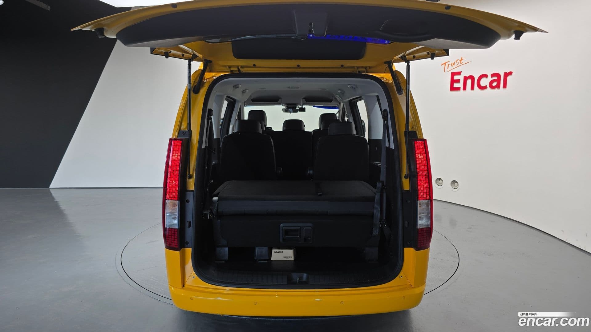 Main__Slider__Photo:Staria Hyundai 2022.0-19