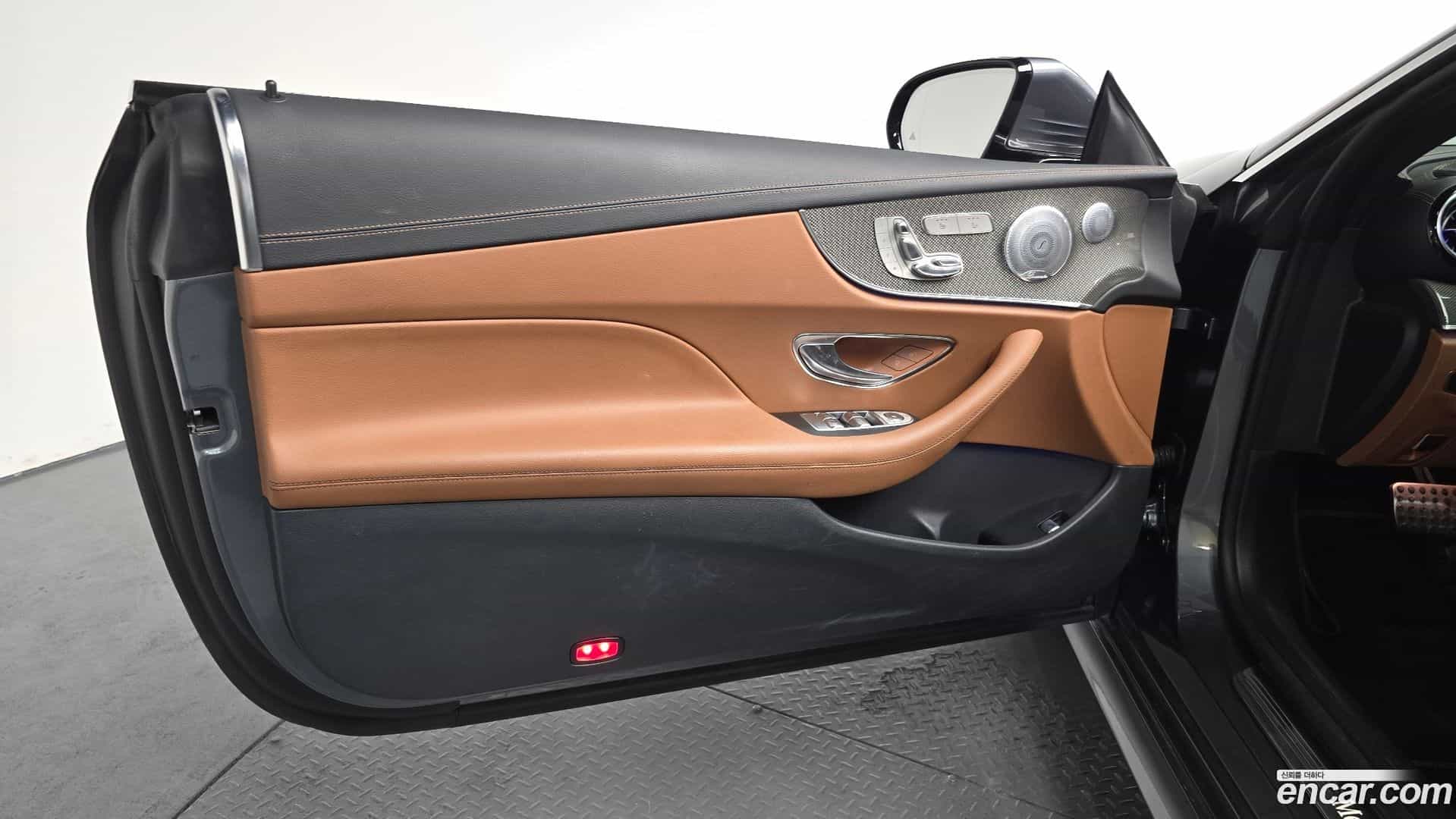 E-Class Mercedes-Benz 2020.8-OPTION-040