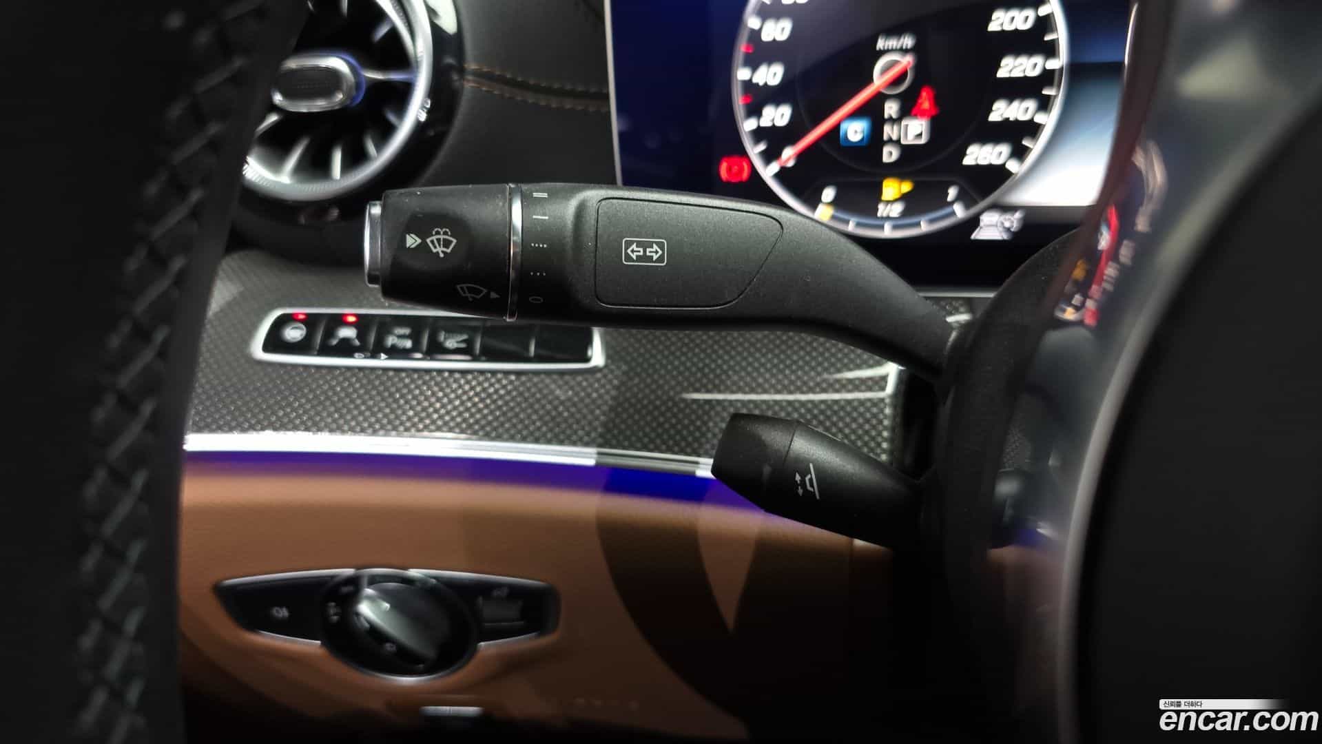 E-Class Mercedes-Benz 2020.8-OPTION-041