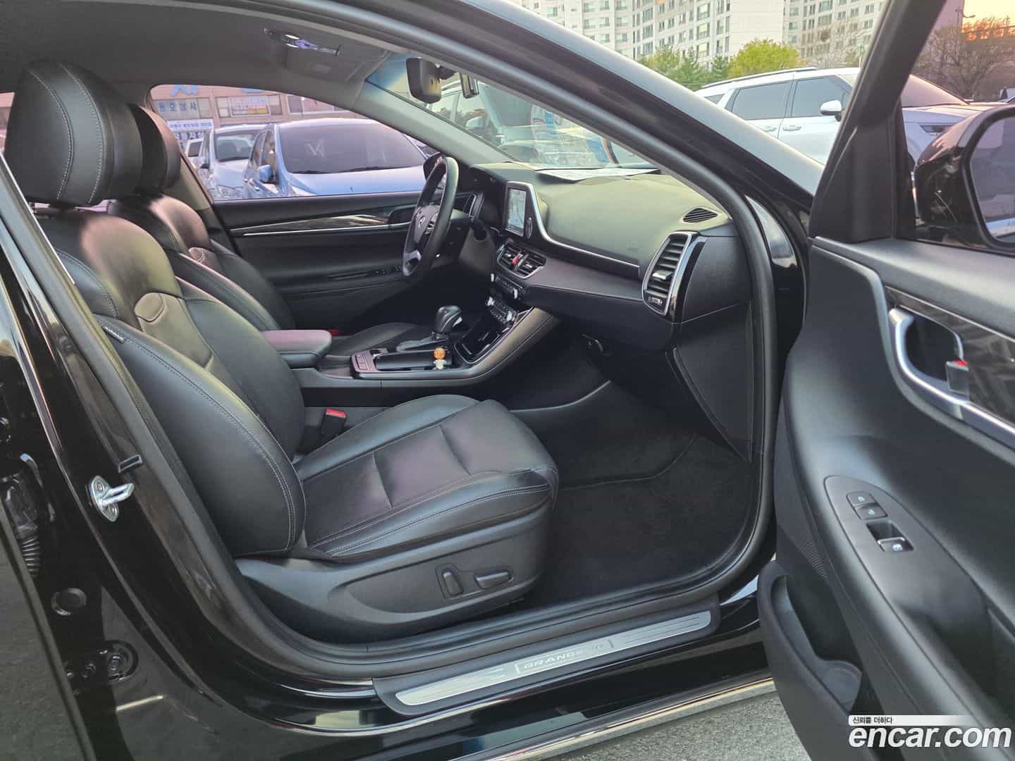 Grandeur Hyundai 2017.1-OPTION-015