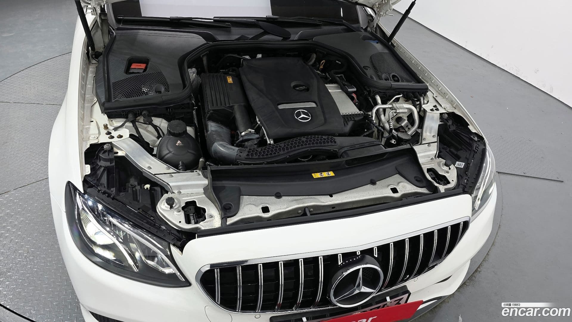 Main__Slider__Photo:E-Class Mercedes-Benz 2018.5-5