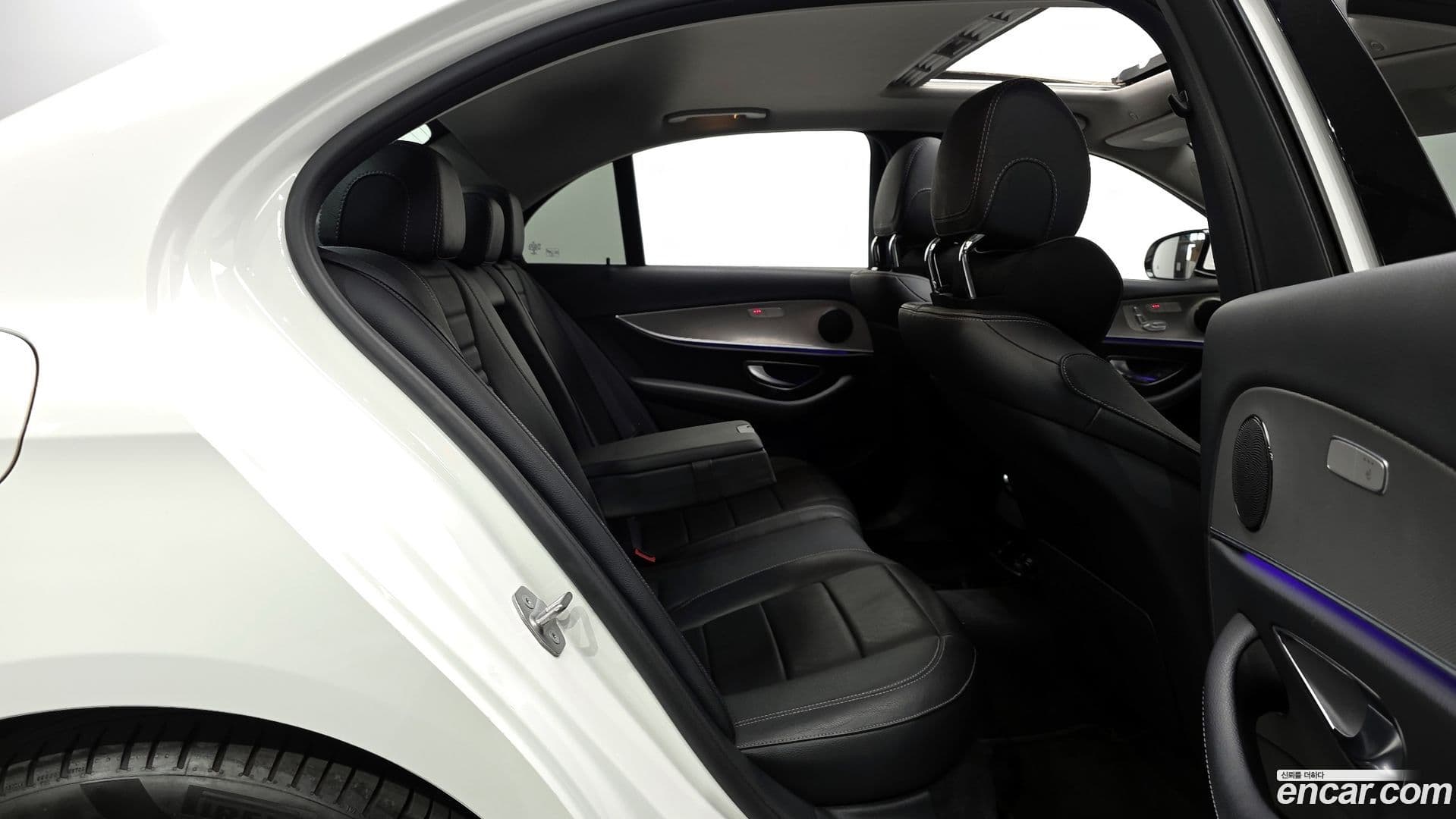 Main__Slider__Photo:E-Class Mercedes-Benz 2018.5-11