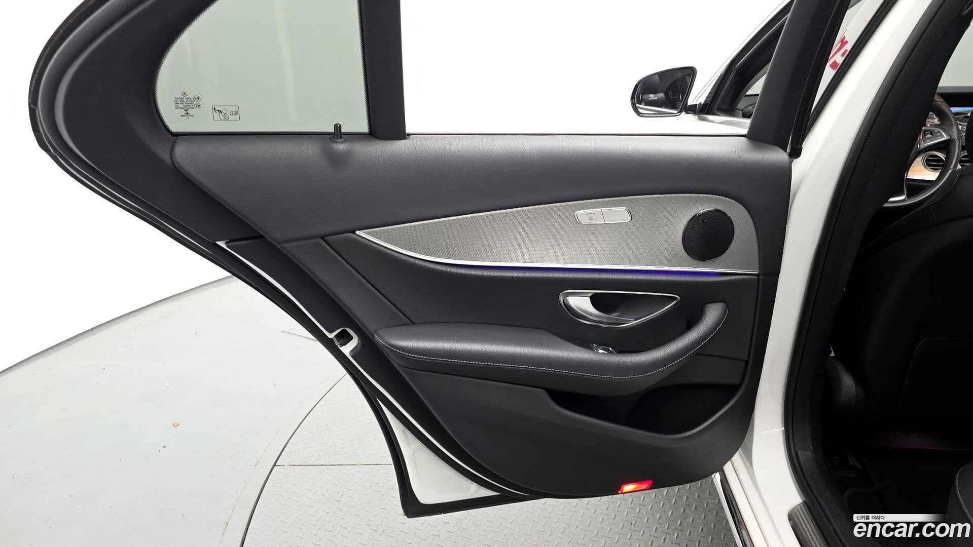 Main__Slider__Photo:E-Class Mercedes-Benz 2018.5-24
