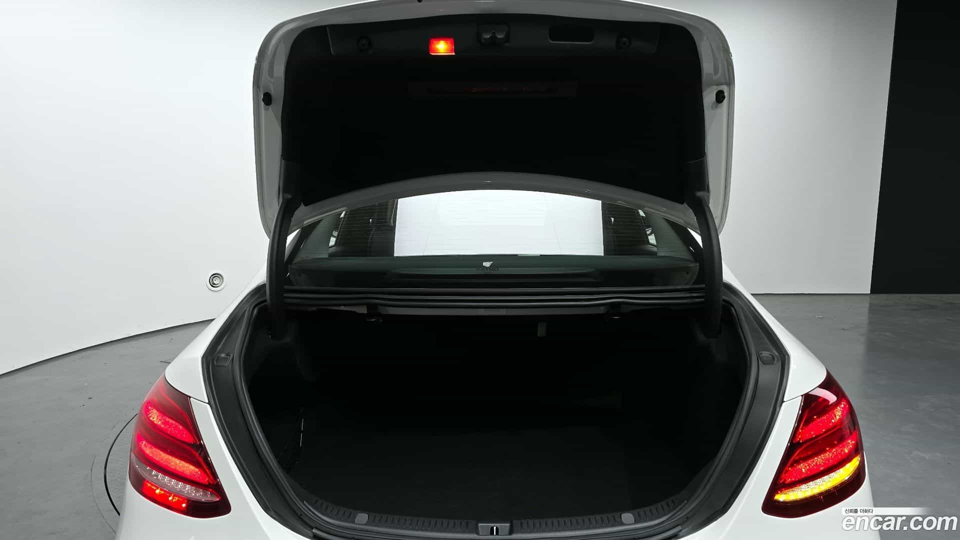E-Class Mercedes-Benz 2018.5-OPTION-042