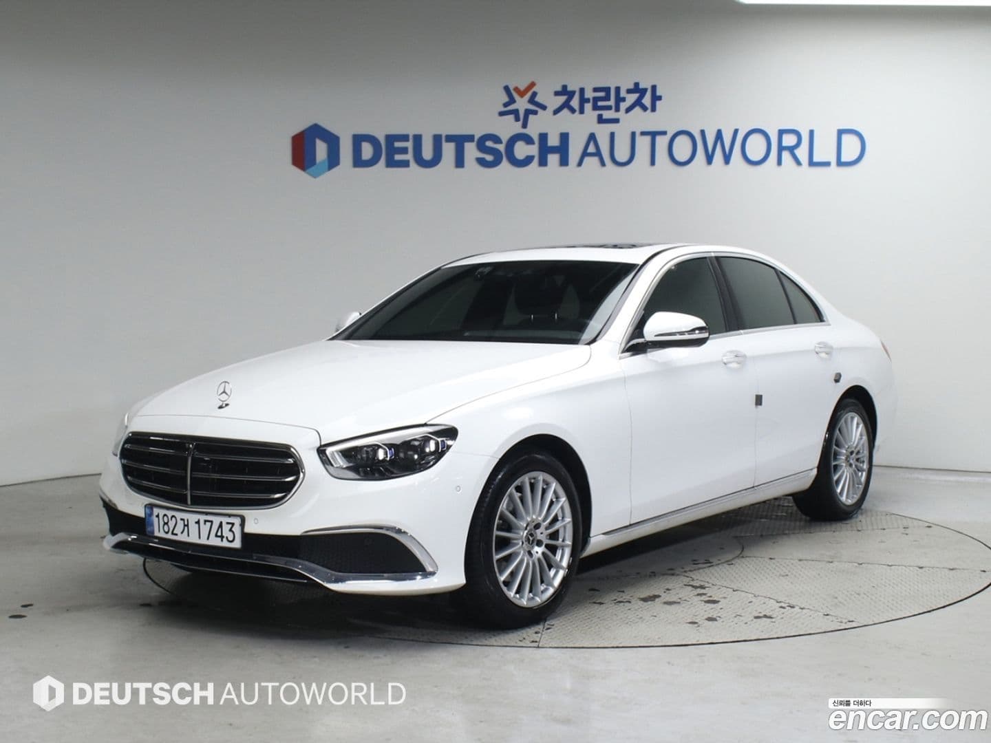 Main__Slider__Photo:E-Class Mercedes-Benz 2020.11-0