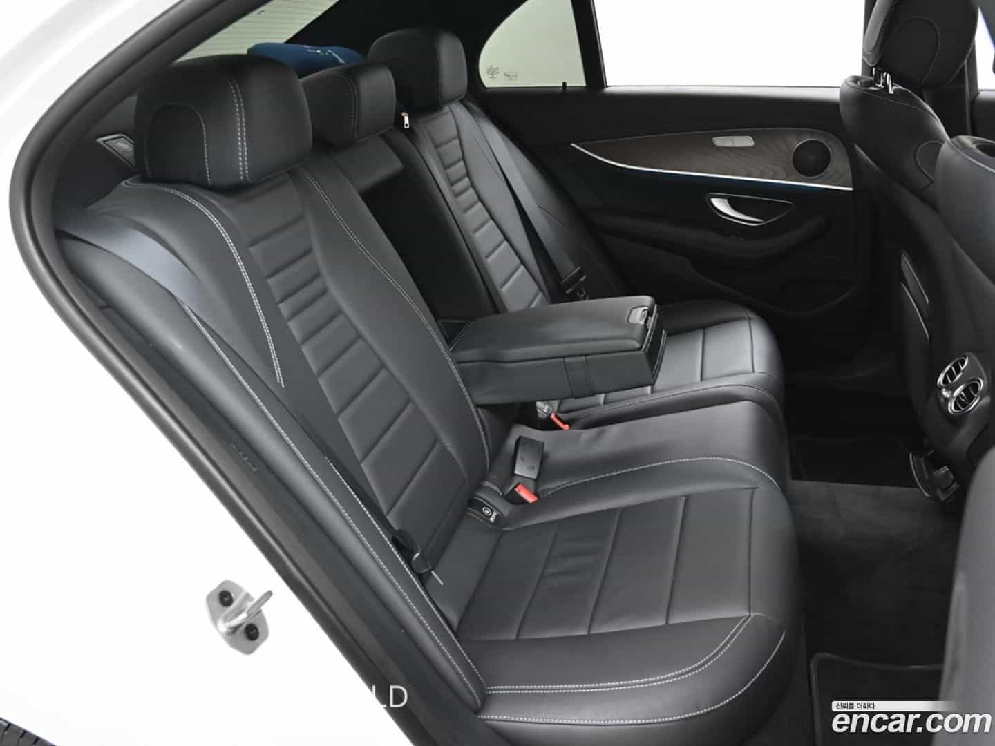 E-Class Mercedes-Benz 2020.11-OPTION-016