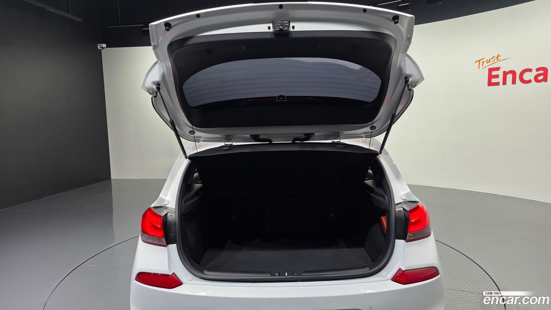 Main__Slider__Photo:i30 Hyundai 2019.8-19