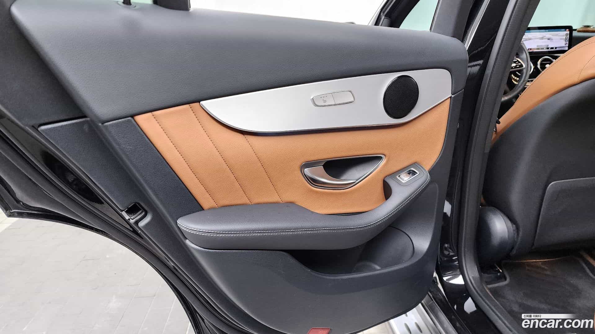 GLC-Class Mercedes-Benz 2021.2-INNER-010