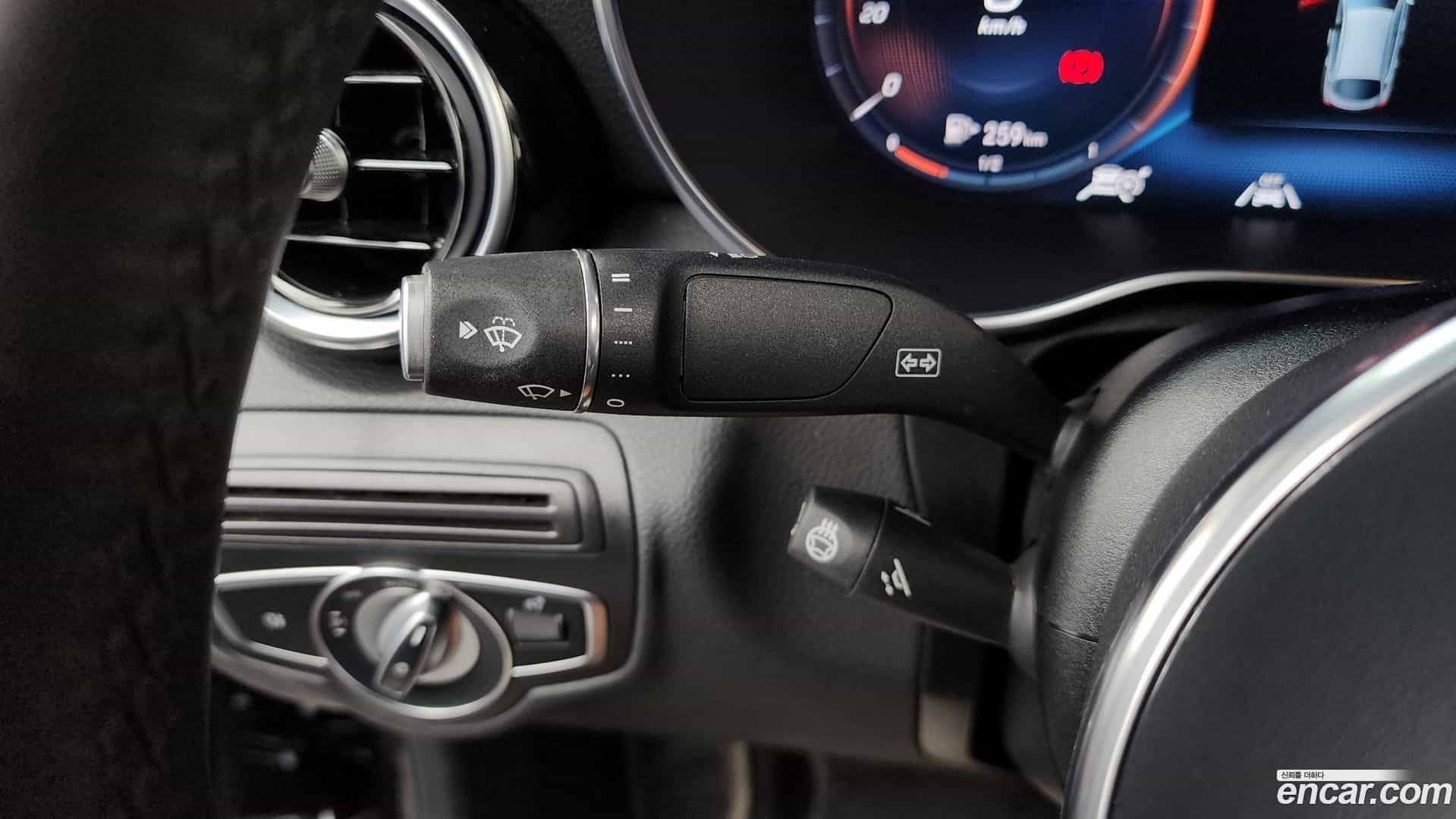 GLC-Class Mercedes-Benz 2021.2-OPTION-040