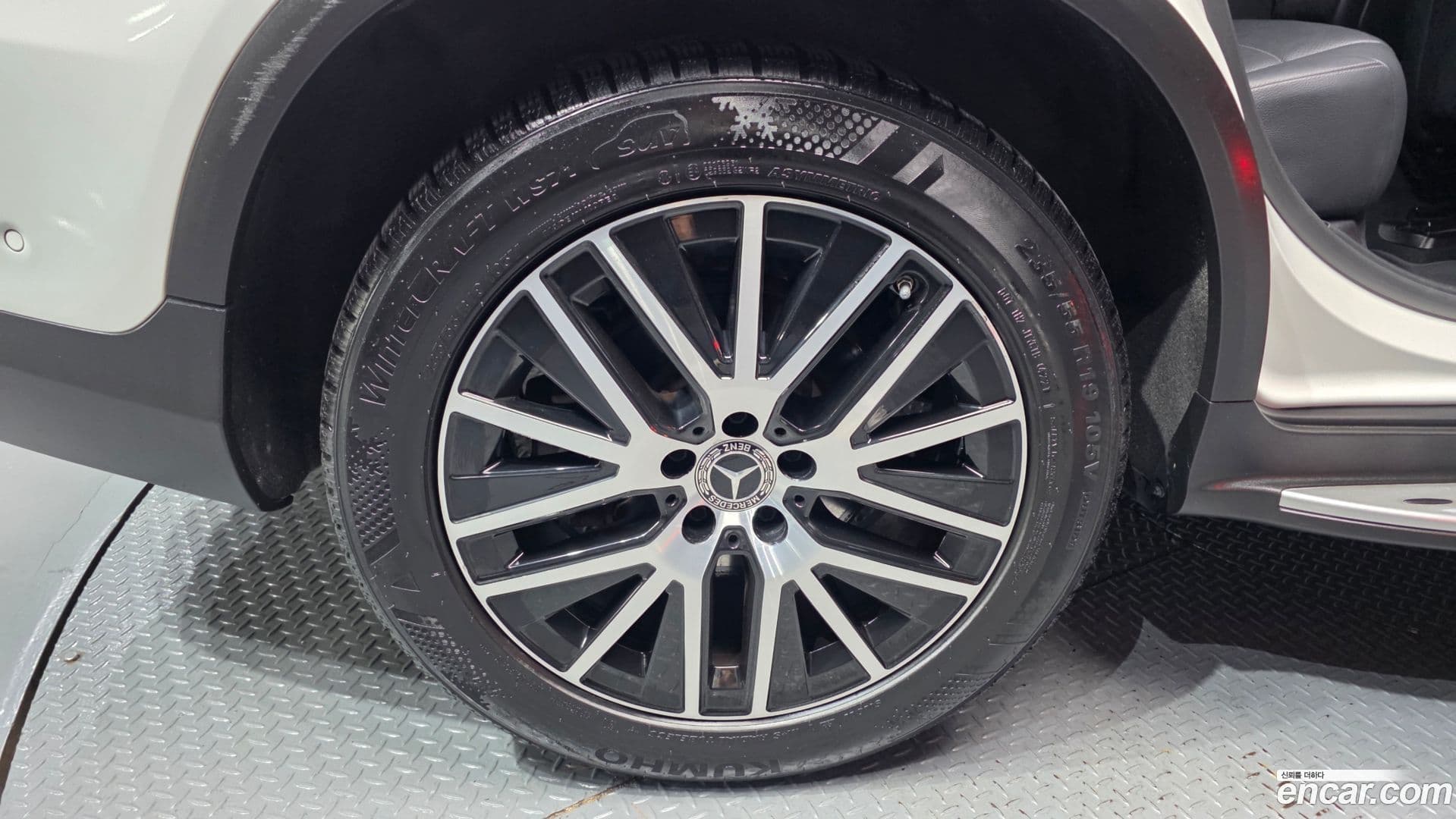 Main__Slider__Photo:GLC-Class Mercedes-Benz 2020.3-4