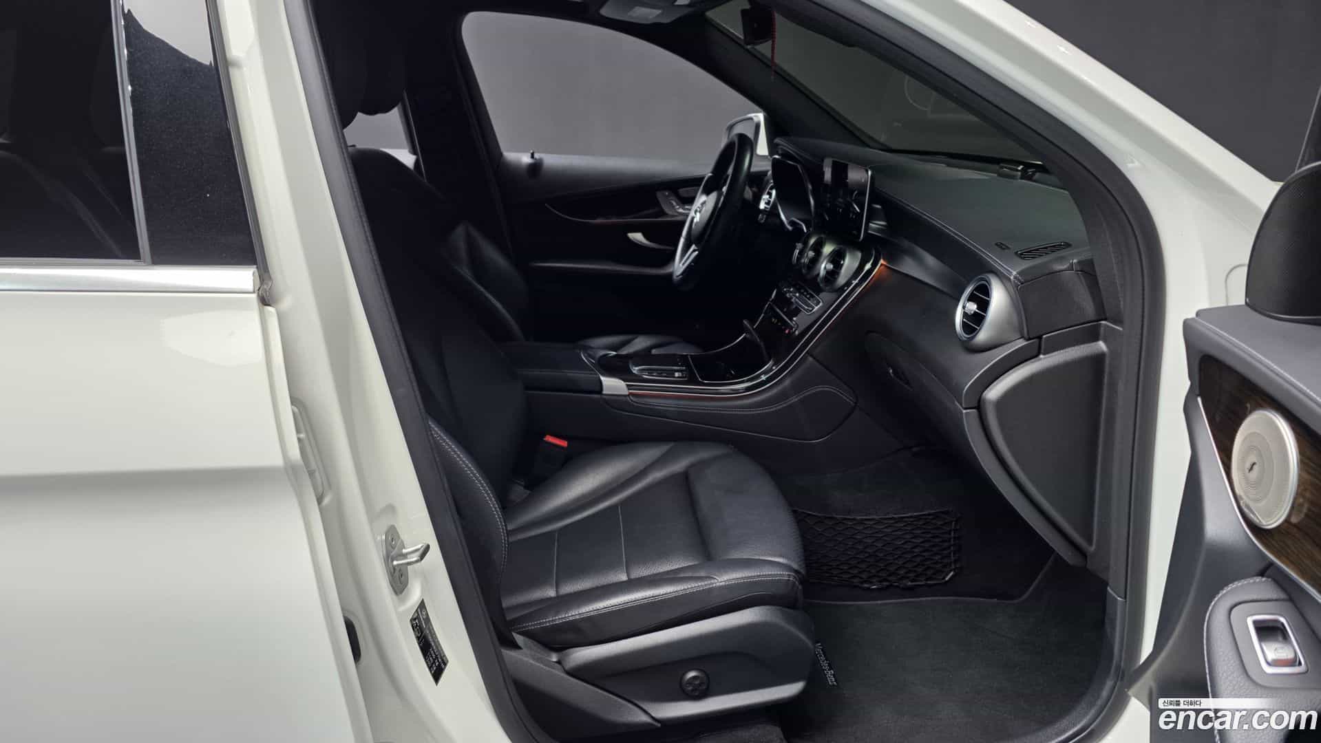 GLC-Class Mercedes-Benz 2020.3-OPTION-015