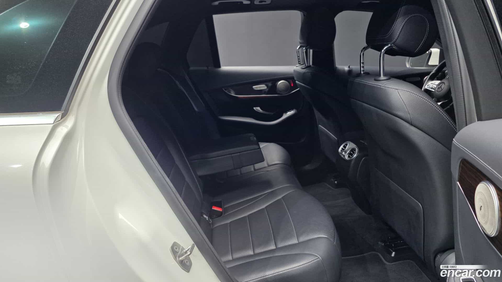 GLC-Class Mercedes-Benz 2020.3-OPTION-016
