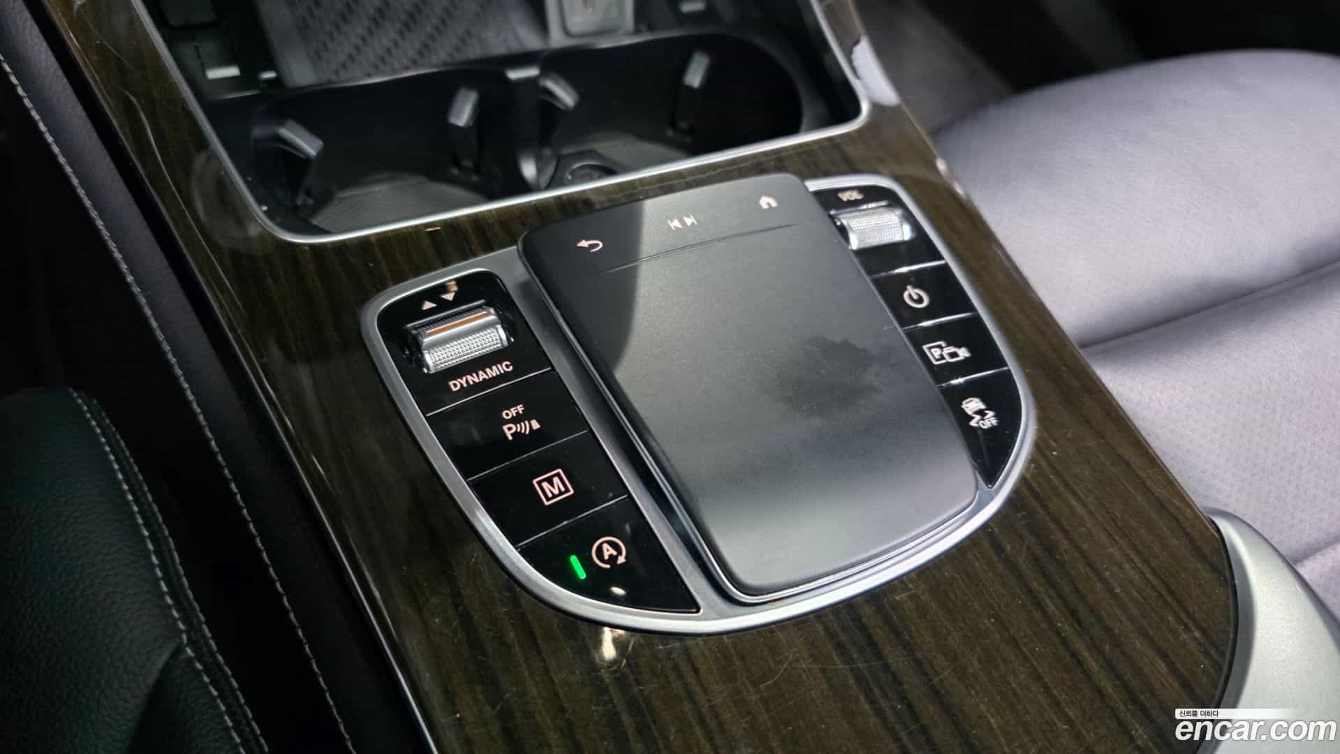 GLC-Class Mercedes-Benz 2020.3-OPTION-040