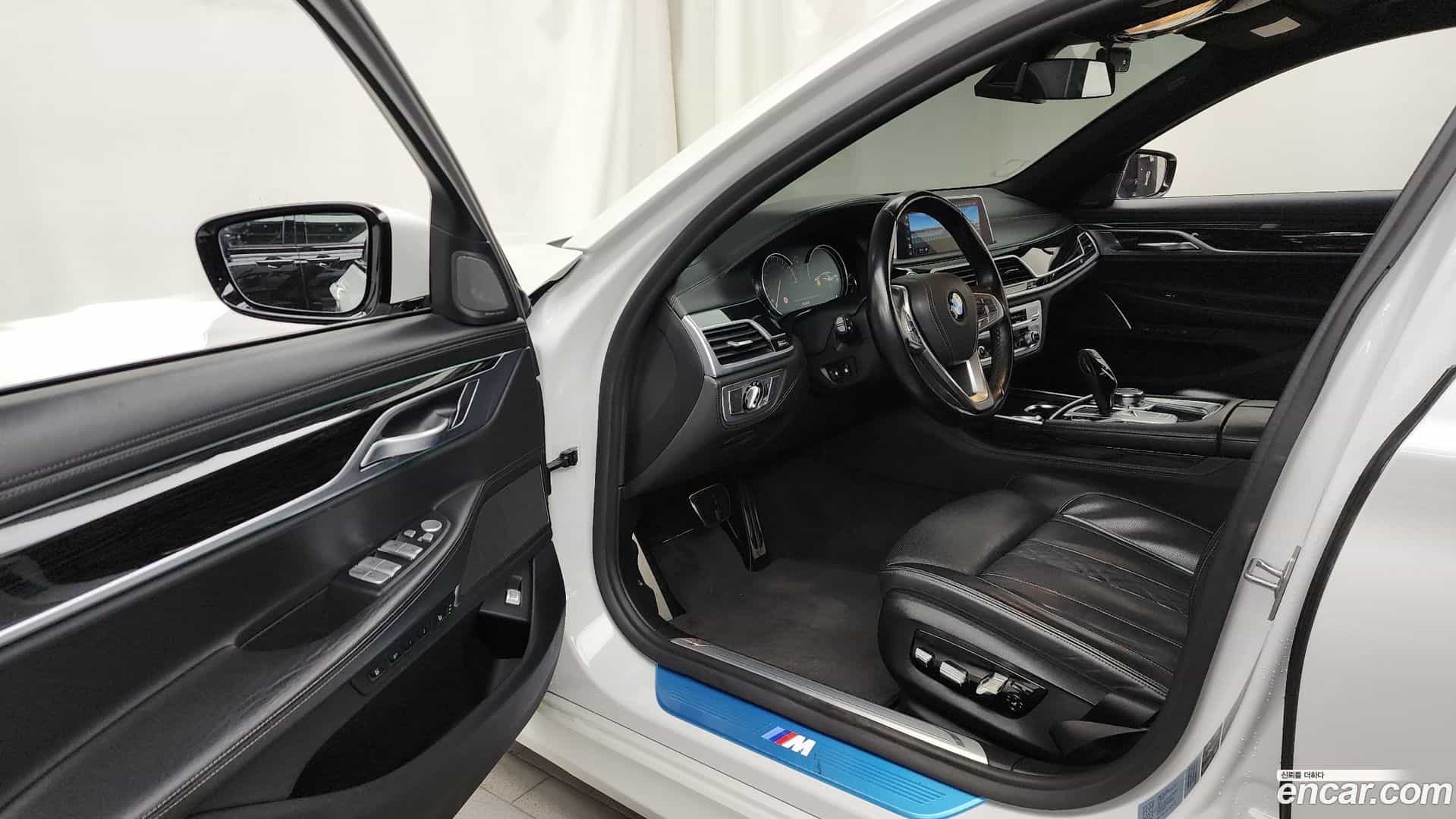 7-Series BMW 2018.11-INNER-010