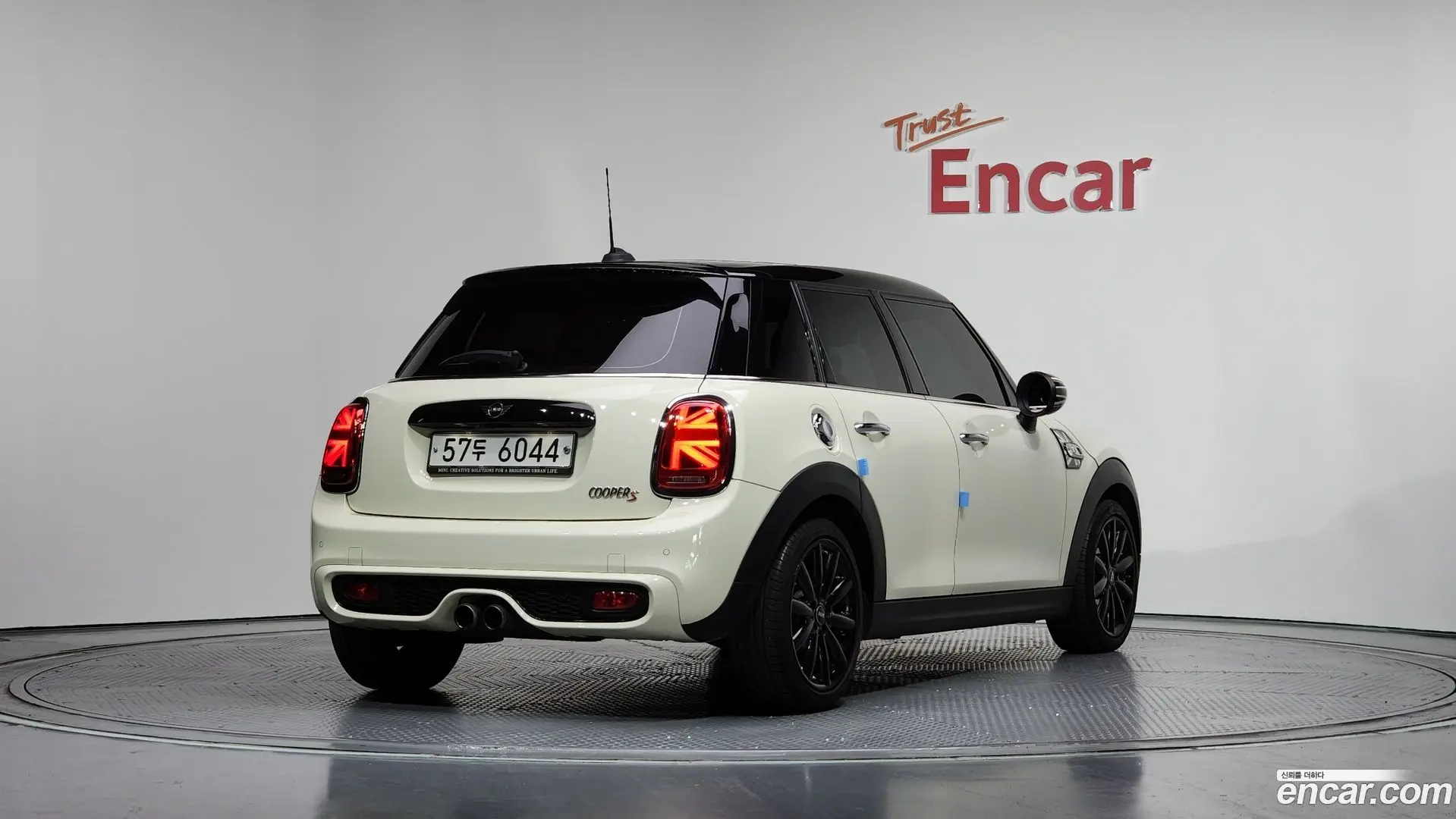 Main__Slider__Photo:Cooper Mini 2019.3-1