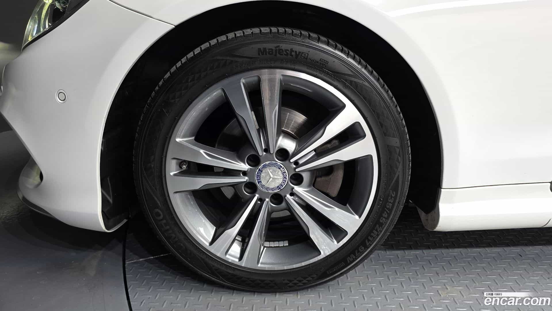 E-Class Mercedes-Benz 2014.7-OUTER-005