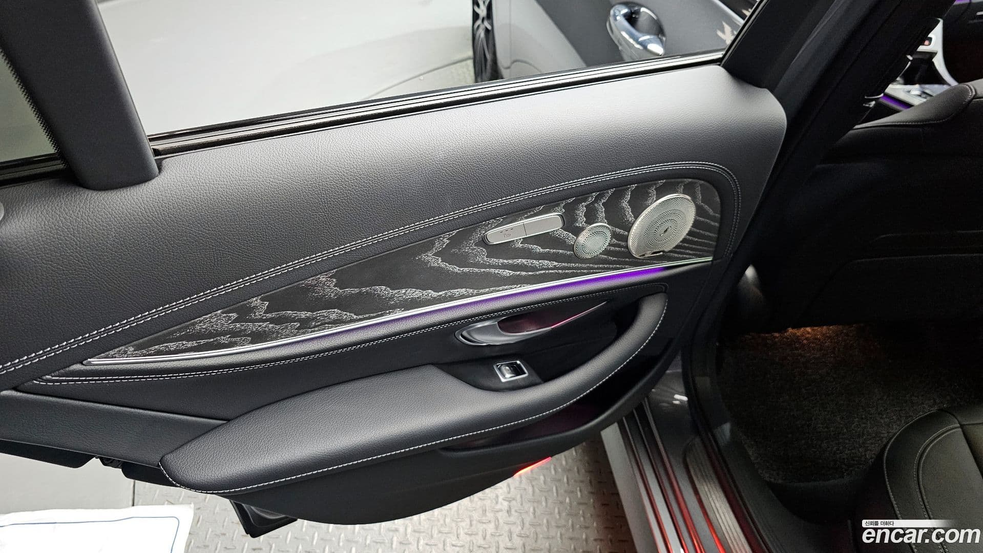 Main__Slider__Photo:E-Class Mercedes-Benz 2023.3-24