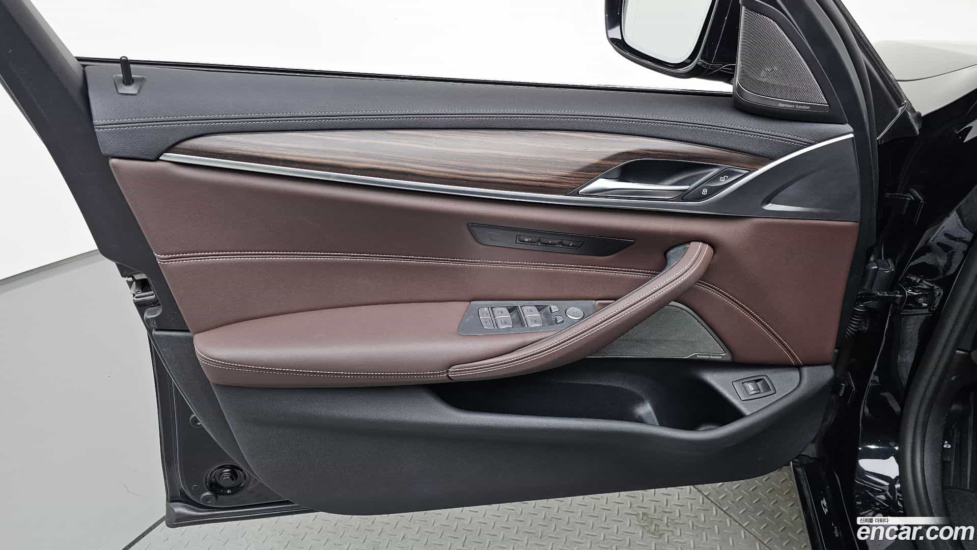 5-Series BMW 2022.0-INNER-034