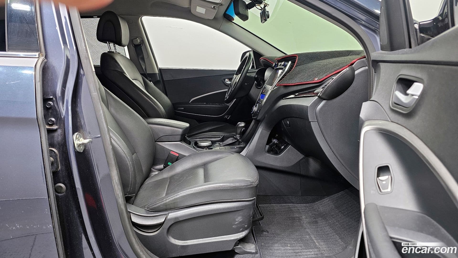 Main__Slider__Photo:Santafe Hyundai 2015.5-25