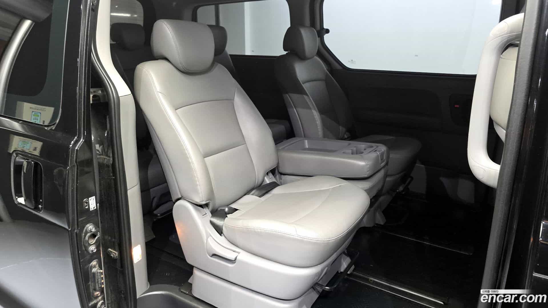 Starex Hyundai 2019.8-OPTION-015