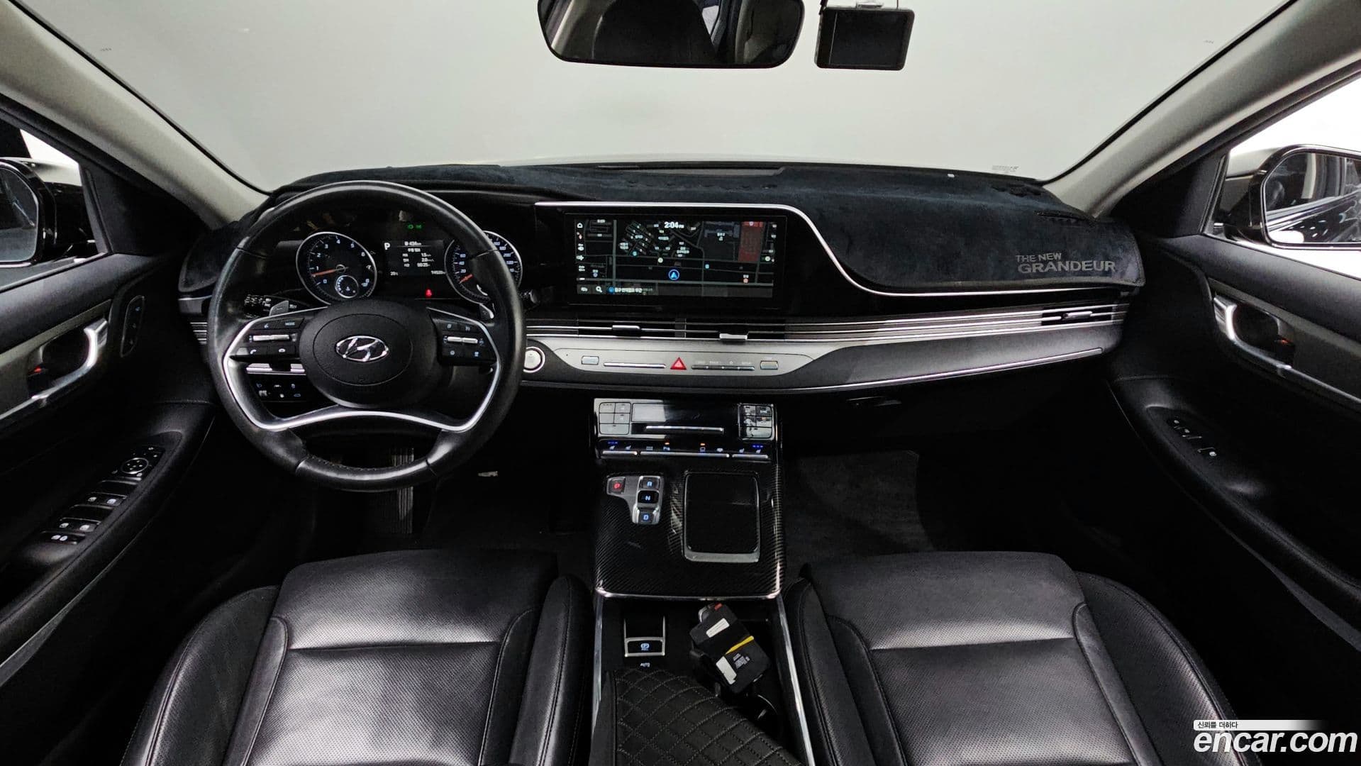 Main__Slider__Photo:Grandeur Hyundai 2021.4-6