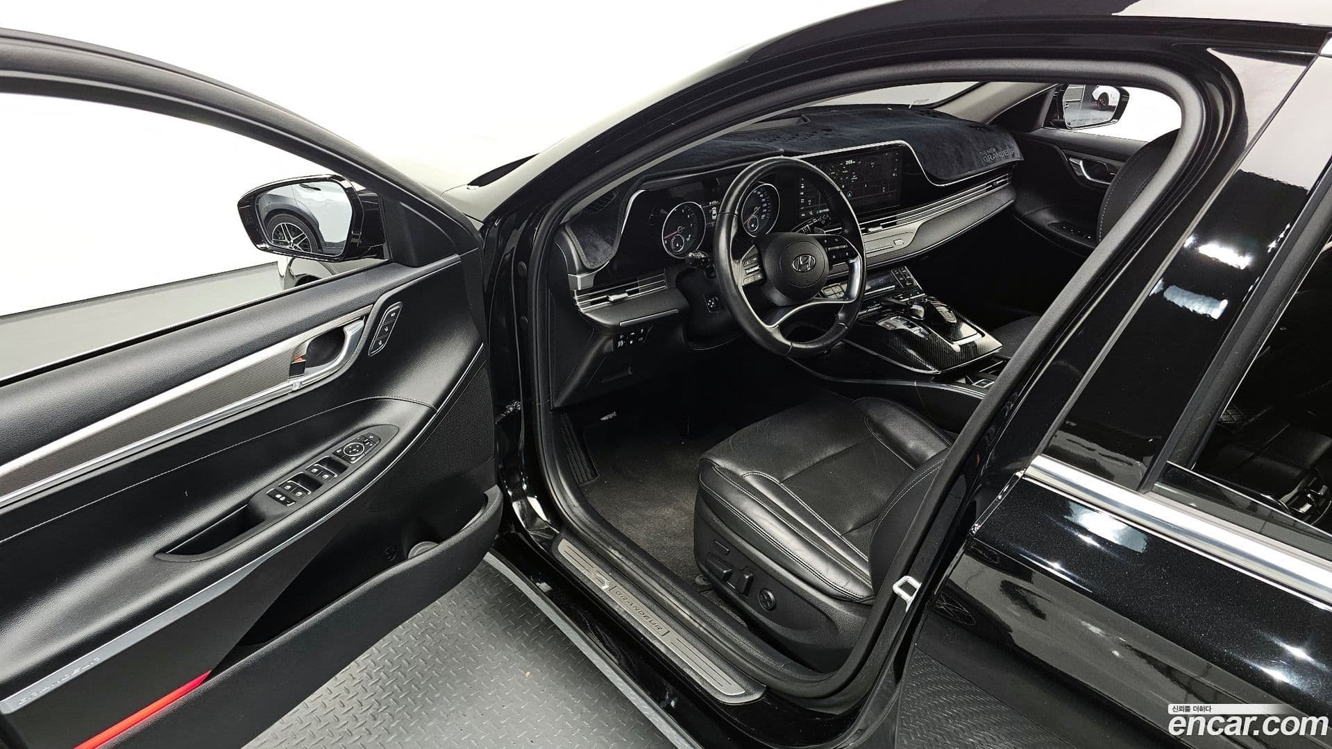 Main__Slider__Photo:Grandeur Hyundai 2021.4-10
