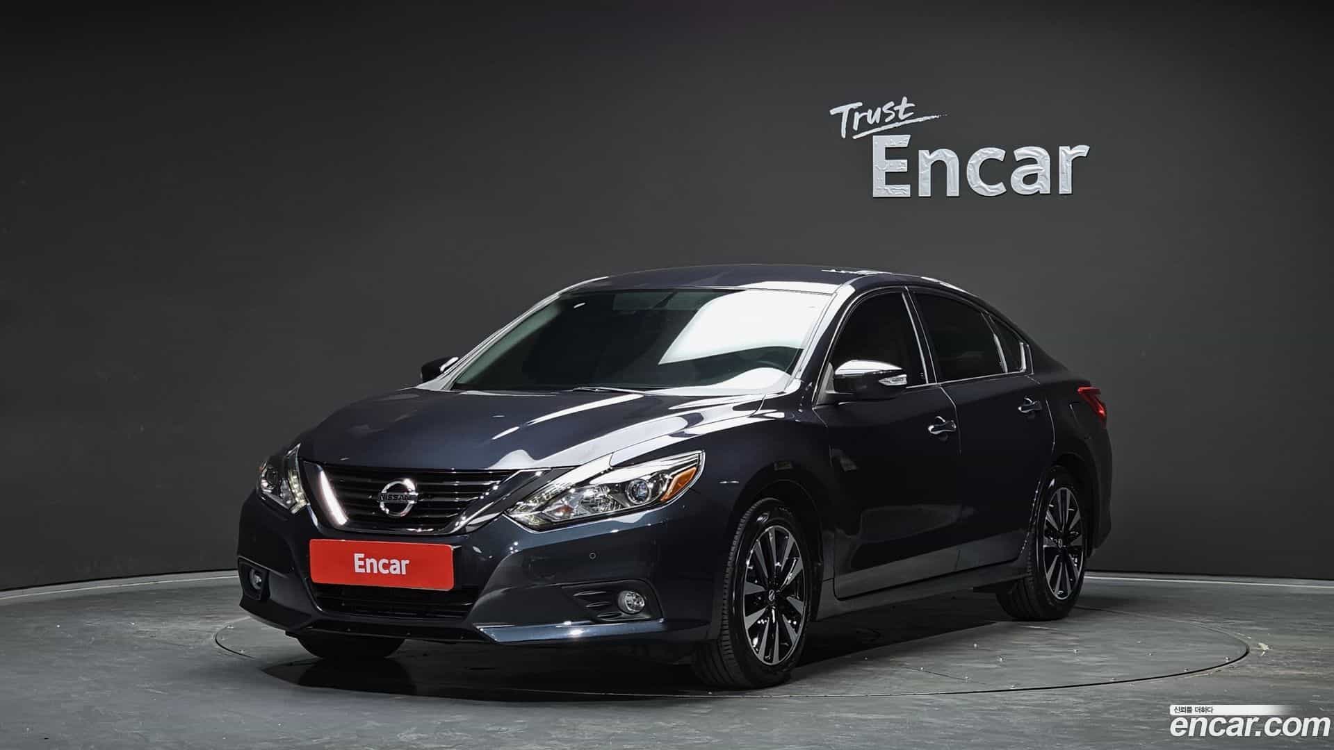 Altima Nissan 2017.10-OUTER-001