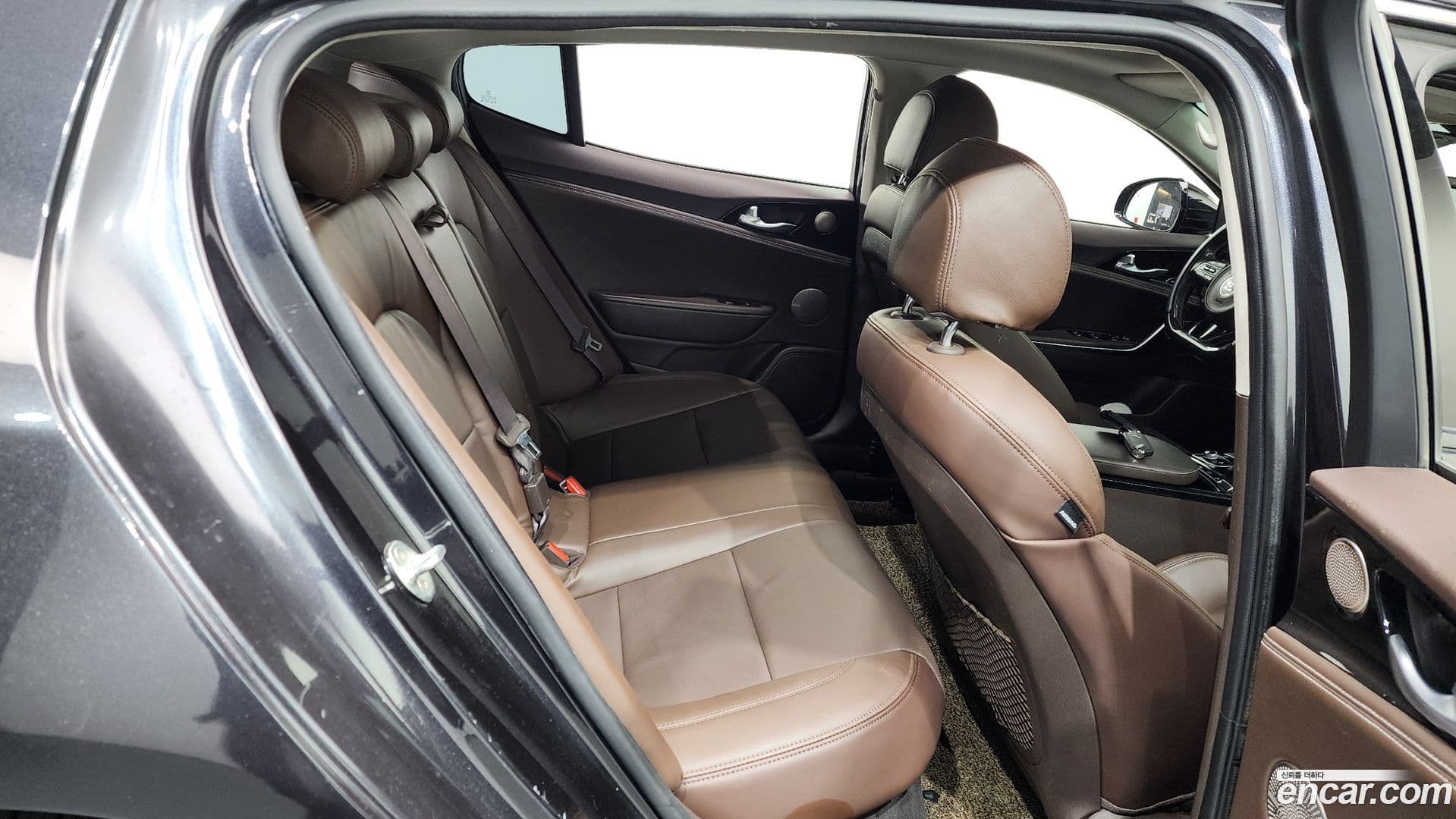 Main__Slider__Photo:Stinger Kia 2017.11-10