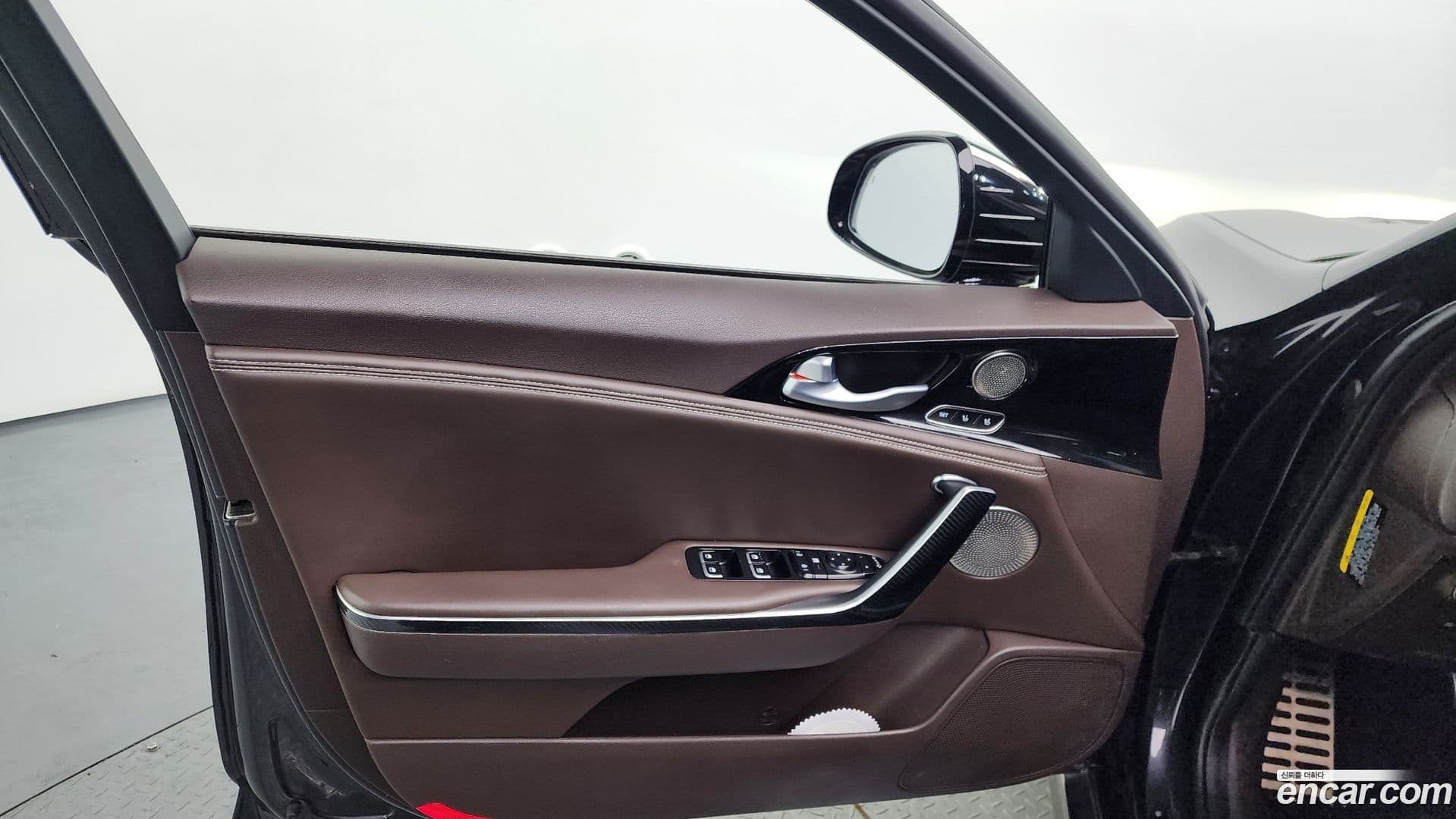 Main__Slider__Photo:Stinger Kia 2017.11-23