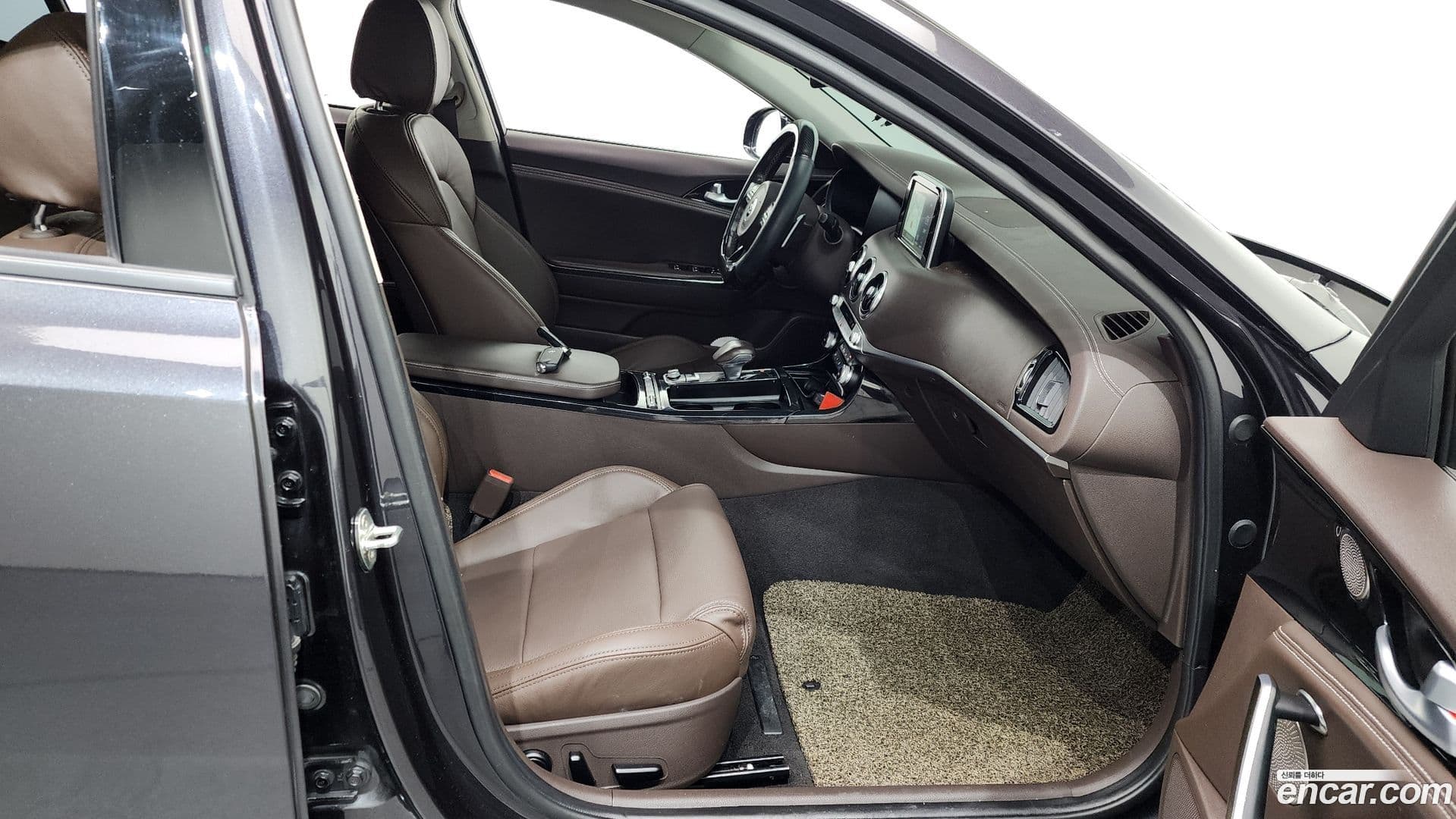 Main__Slider__Photo:Stinger Kia 2017.11-25