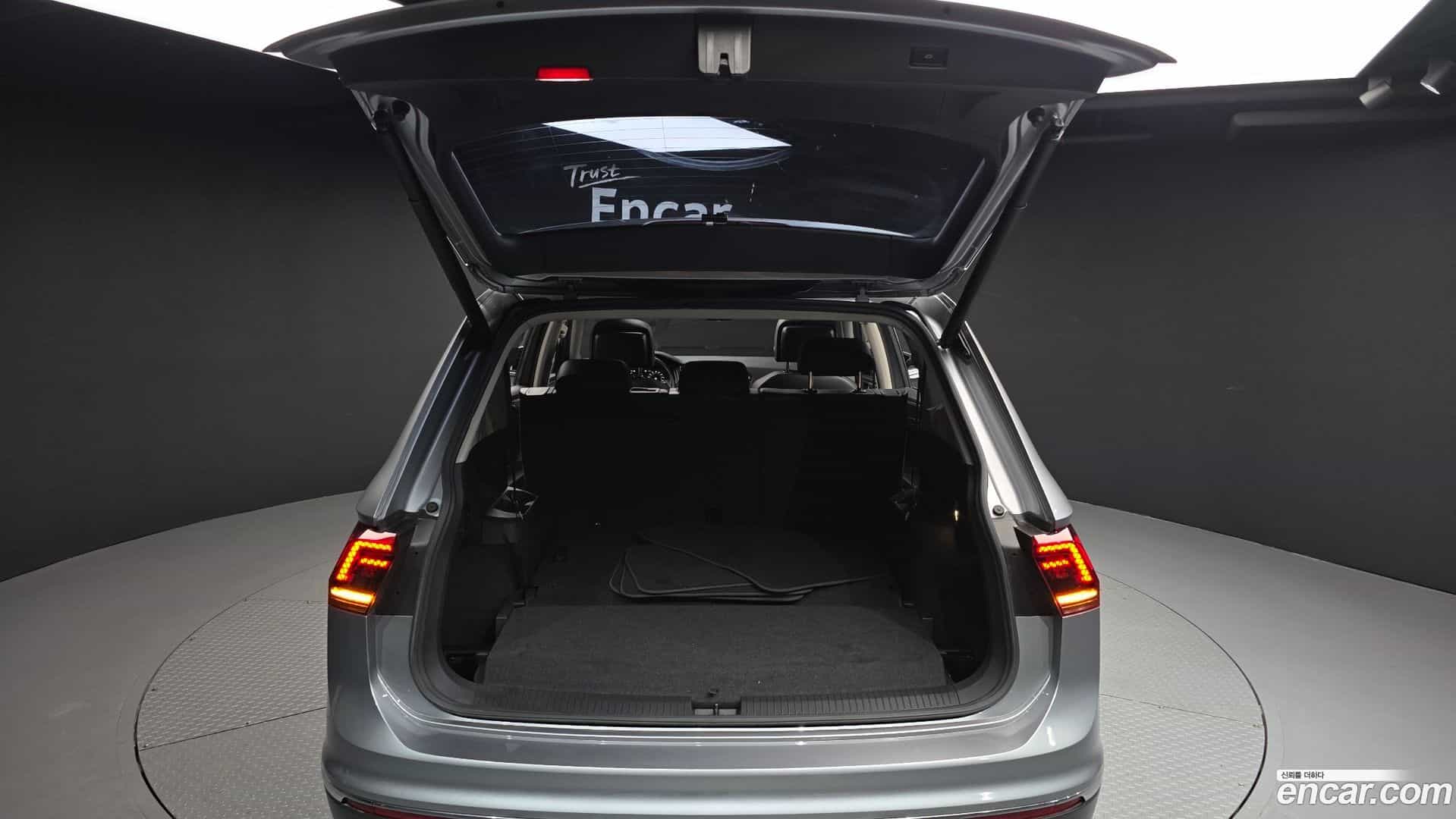 Tiguan Volkswagen 2020.11-OPTION-024