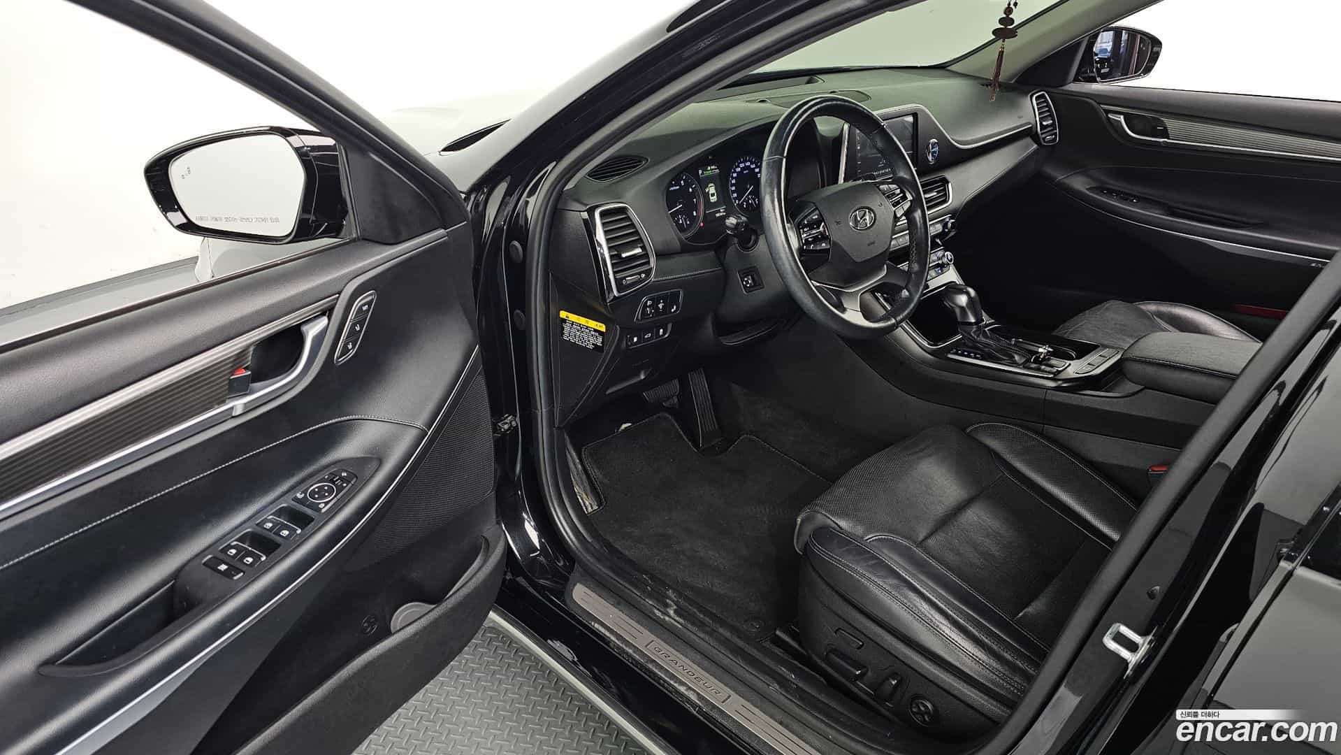 Grandeur Hyundai 2017.10-INNER-010