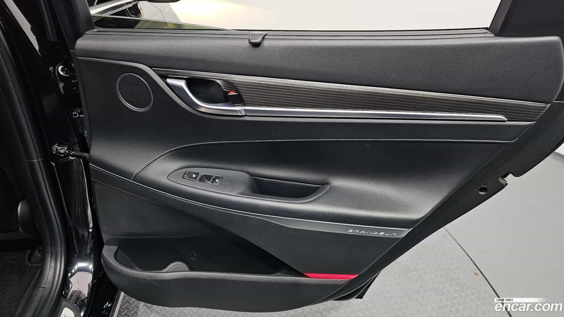 Grandeur Hyundai 2017.10-INNER-035