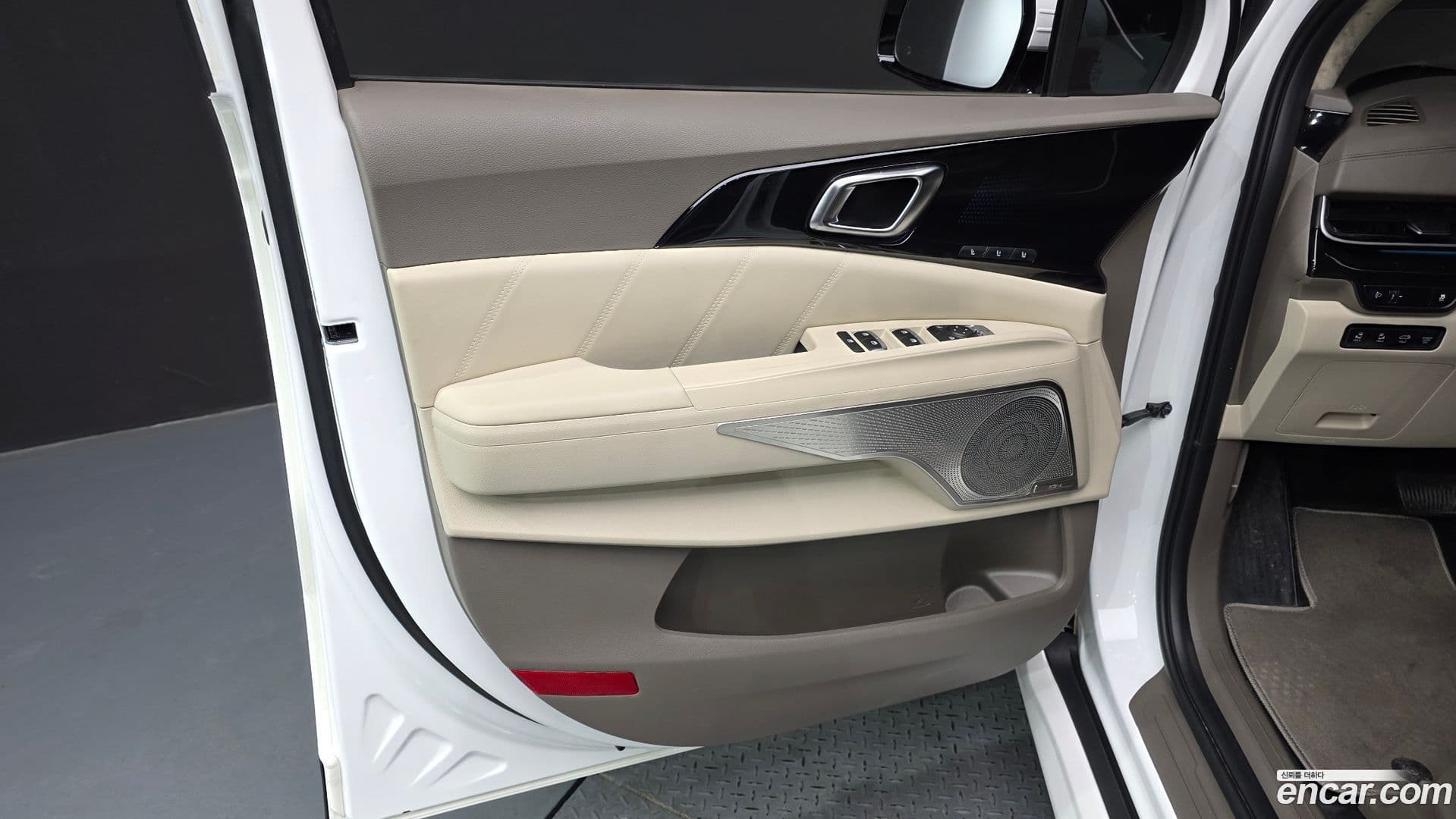 Main__Slider__Photo:Canival Kia 2024.4-23