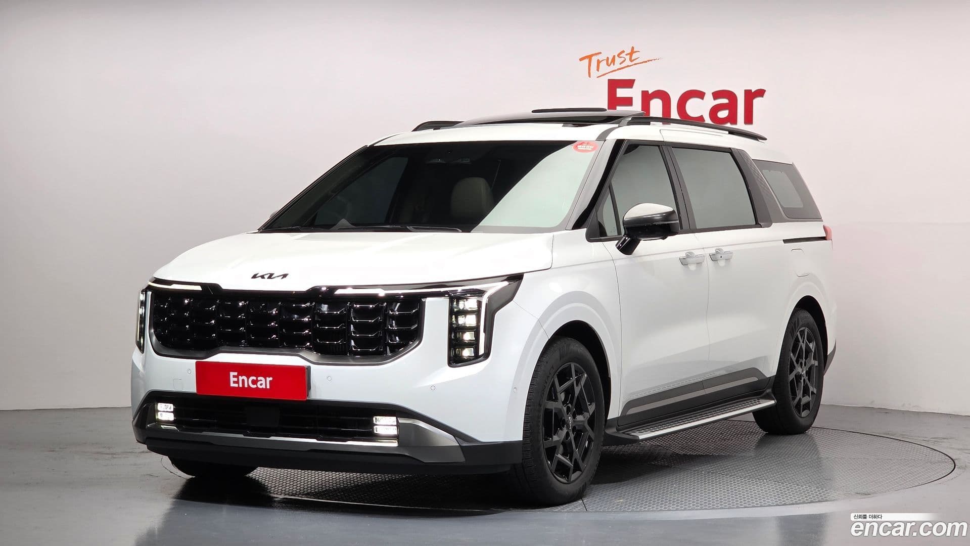 Main__Slider__Photo:Canival Kia 2025.2-0